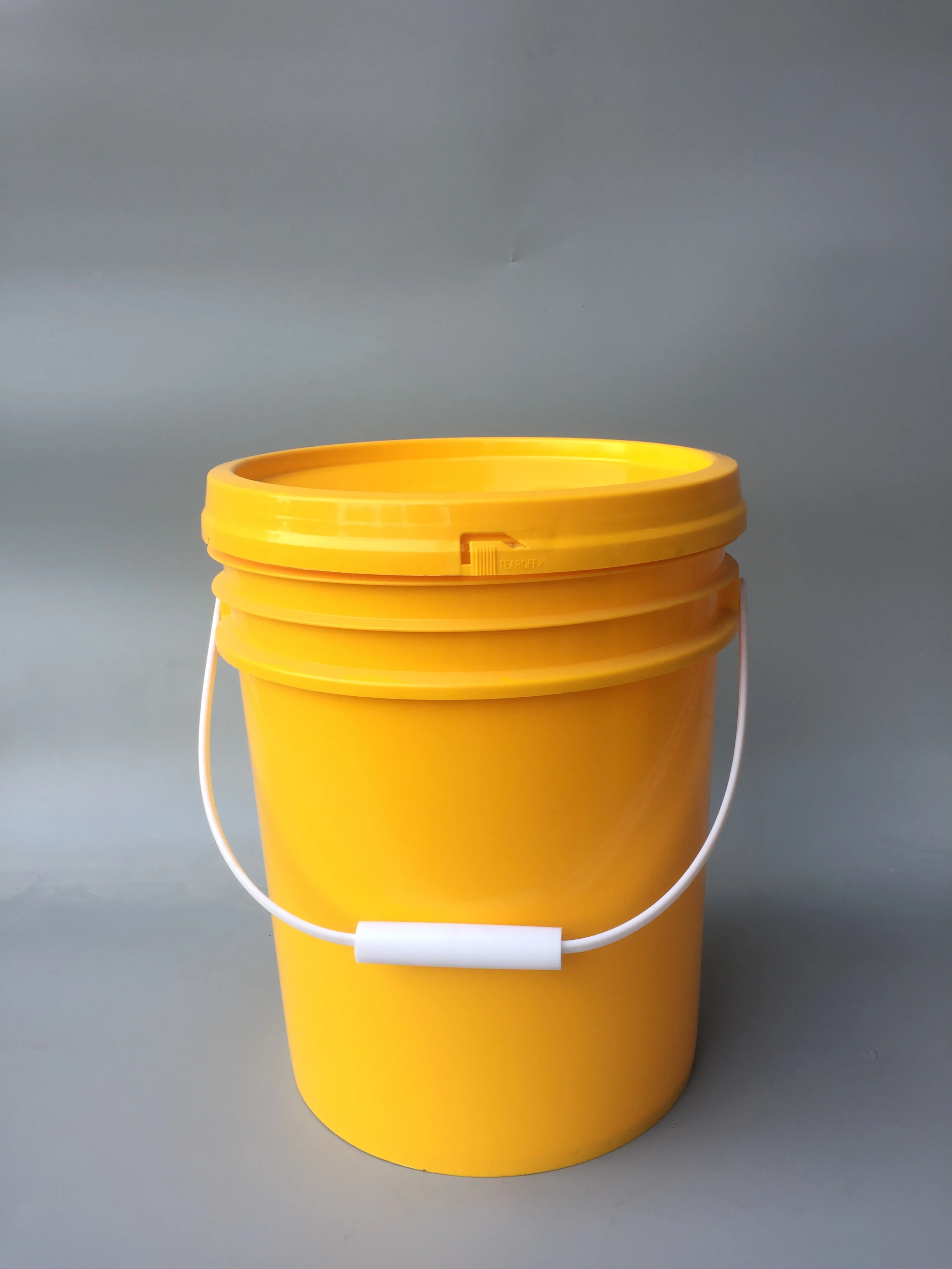 hot sale 18L round Recyclable durable food grade oil drum with lids plastic paint bucket