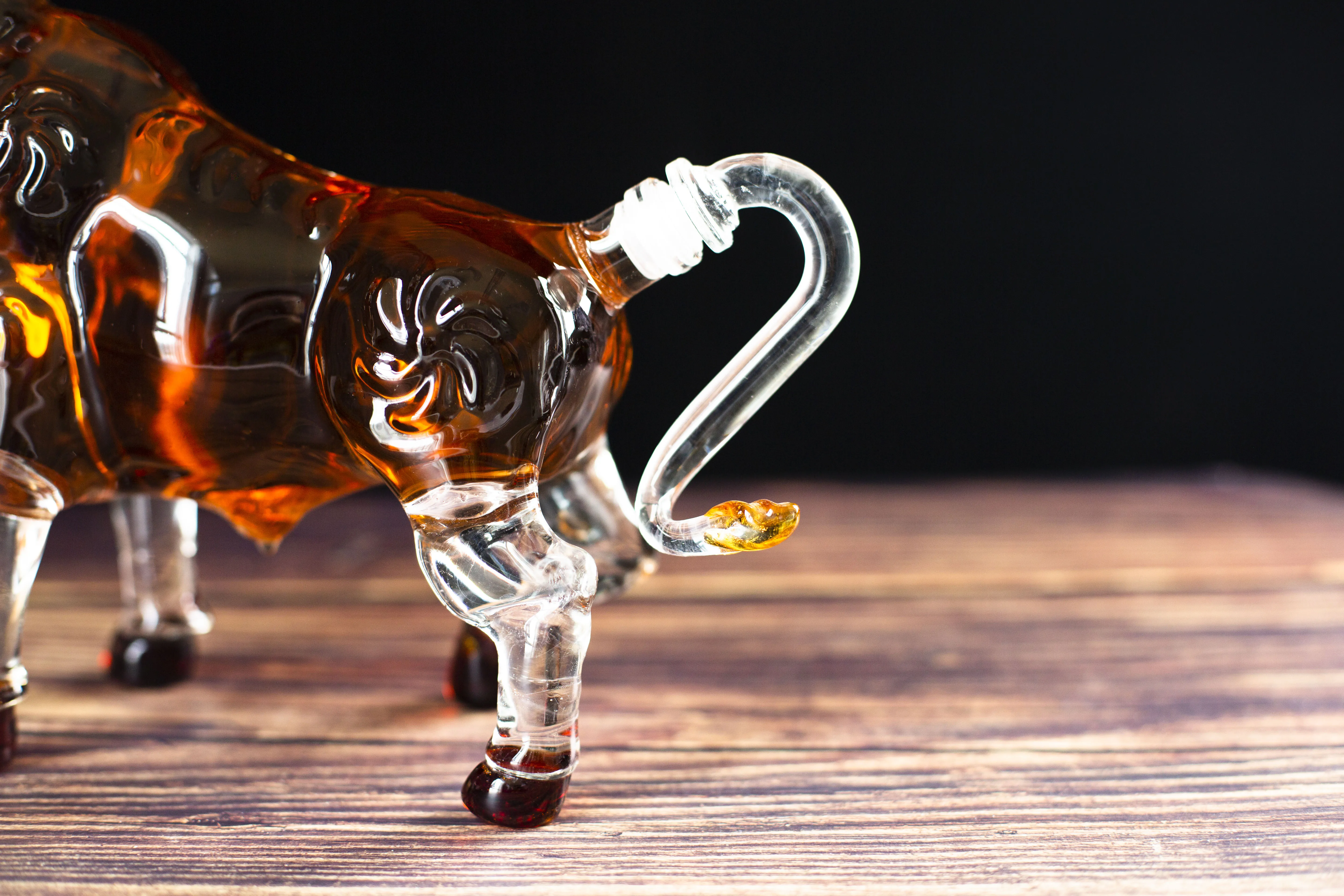 Chinese Zodiac Wholesale Custom Handmade High Borosilicate Glass head up cow Shaped Art Glass Animal Wine Decanter