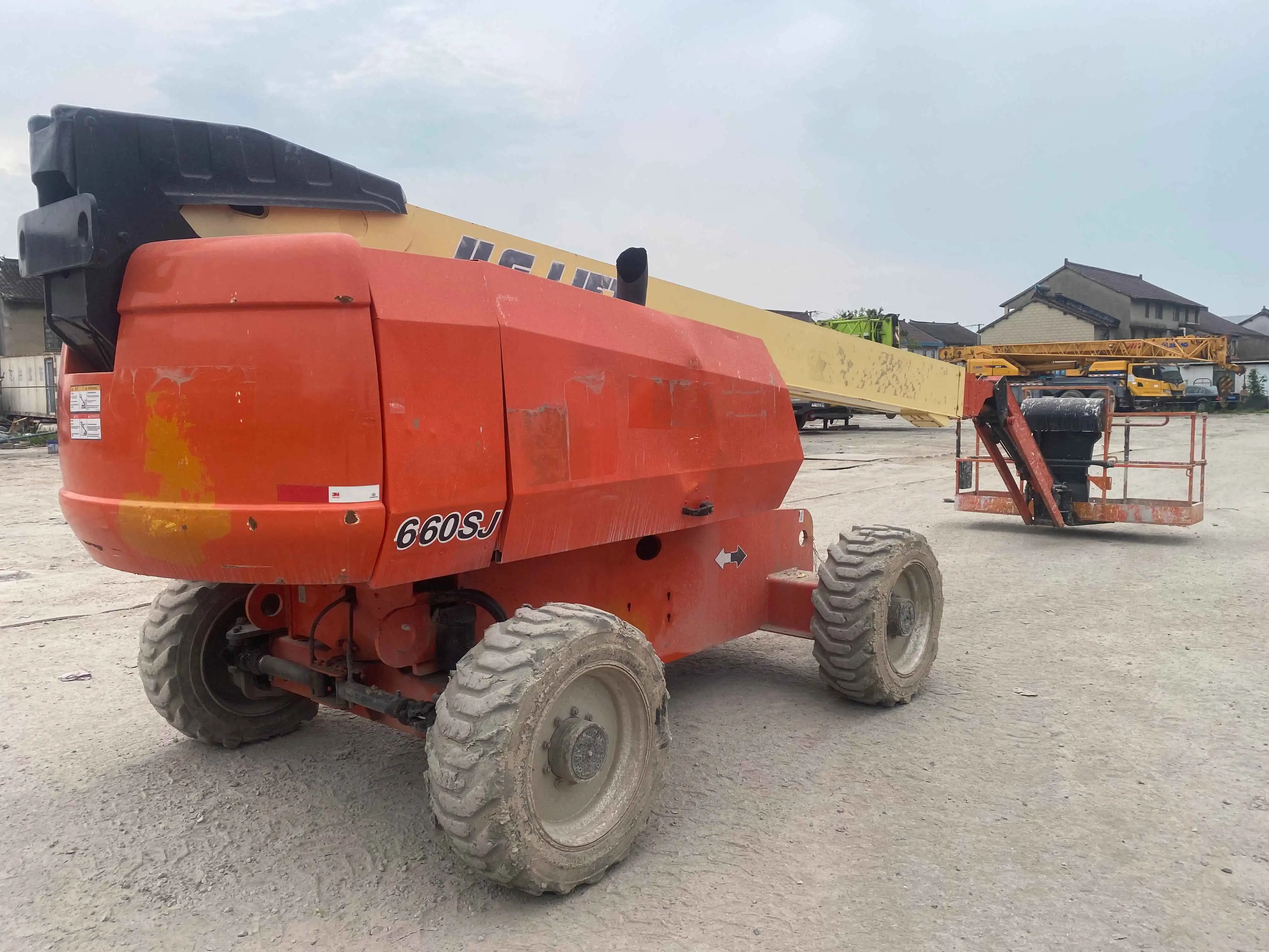 OutdoorTelescoping Lifting Platform Mobile Maintenance Equipment 660SJ Used JLG Boom Lift