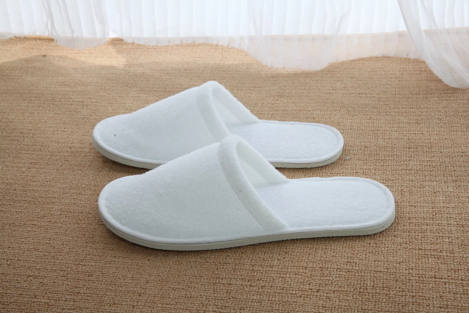 Cheap Wholesale Luxury Disposable Hotel Slippers For Guest Room Cheap Unisex Slippers Custom With Logo For Spa And Bath