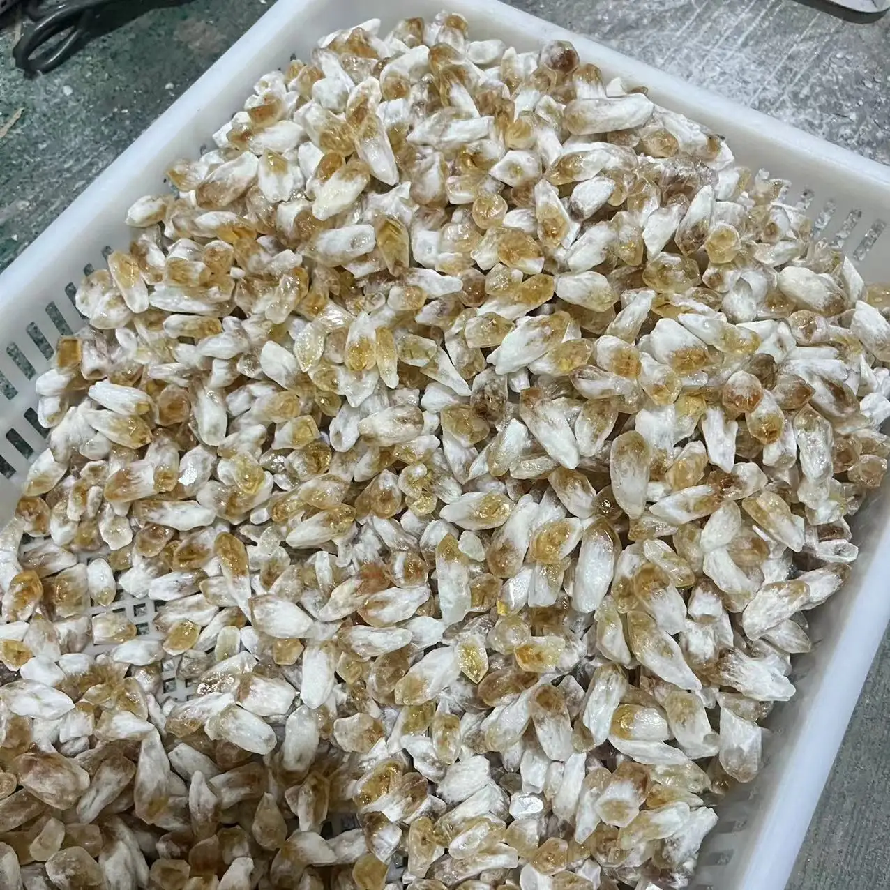 Wholesale Natural Healing Yellow Crystal Rough Quartz Citrine Teeth Raw Stone Specimen for Room Home Fengshui Decoration
