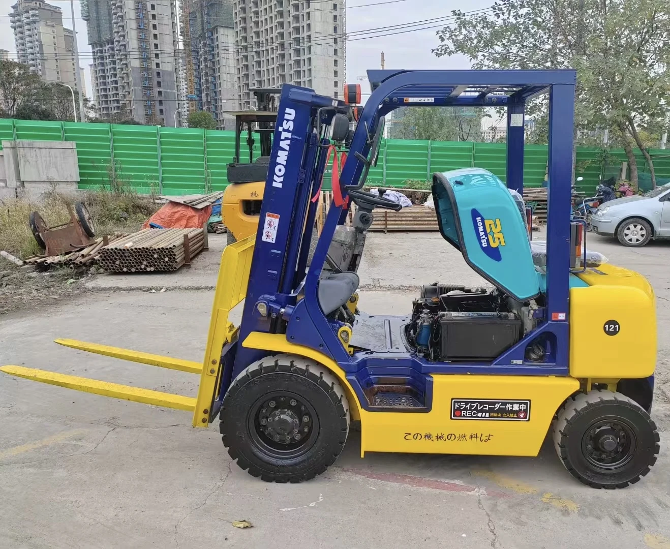 Лучшее качество Подержанный вилочный погрузчик Komatsu Fd25 Fd30 PC30 55 60 70 100 120 130 профессиональный поставщик Китай по конкурентоспособной цене