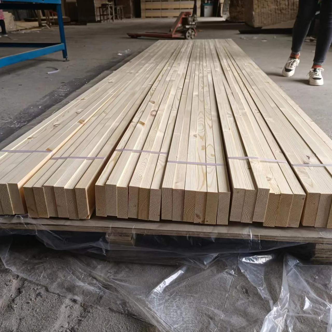 Pine Wood Building Keel Solid Pine Wood Board Building Wood Factory Selling Price