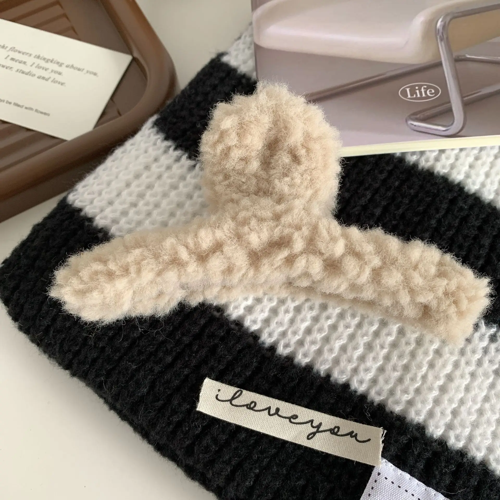 GIRLIZE Korean Women Winter Lambs Wool Faux Fur Fluffy Fuzzy Plush Large Plastic Hair Claw Clip Duckbil Clip For Thick Hair 13cm