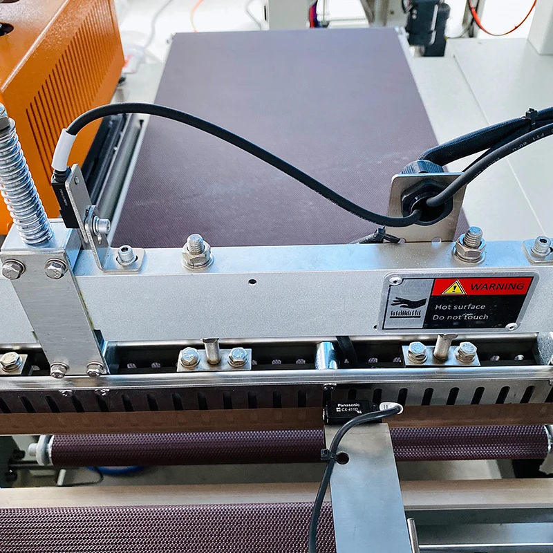 Automatic Bopp Tape Shrink Pack Machine Bath Bomb Toilet Paper Flow Shrink Wrapping Machine