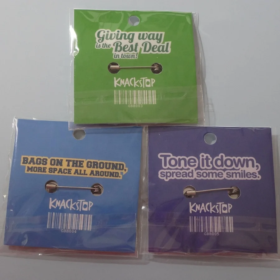 Hot selling custom personnalised button pin and badge in card supplies