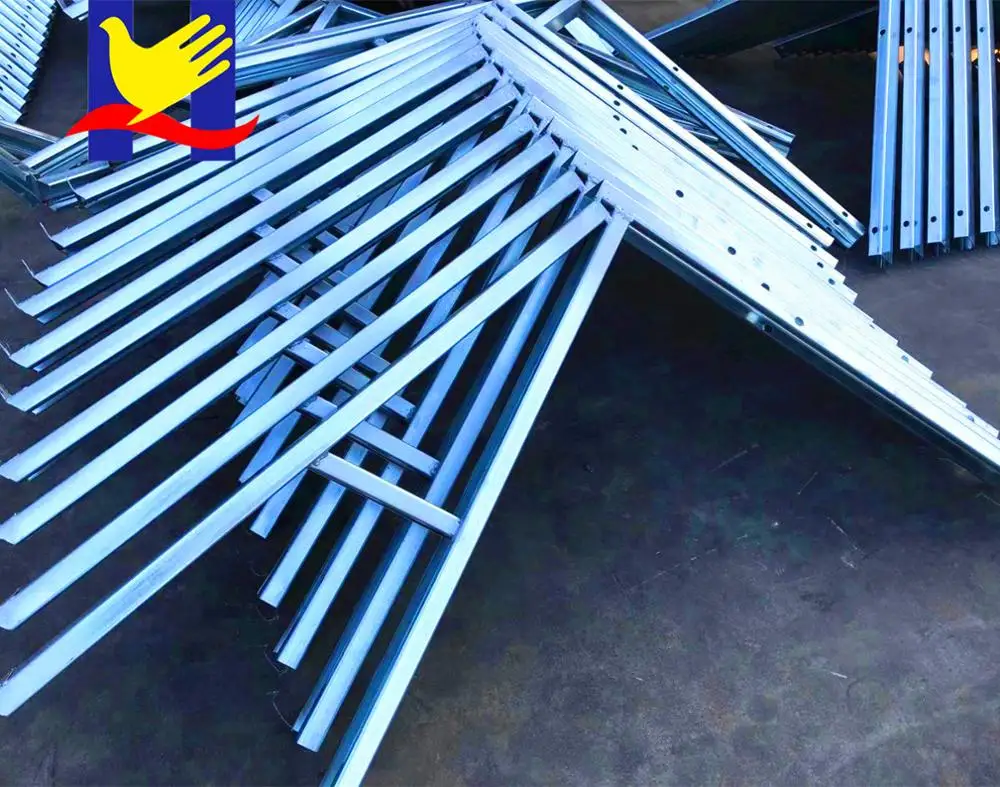 Mobile prefab house for building sites