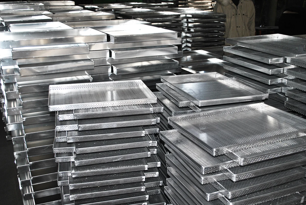 Customized 304 stainless steel plate rectangular Perforated  tray with edge for drying frying