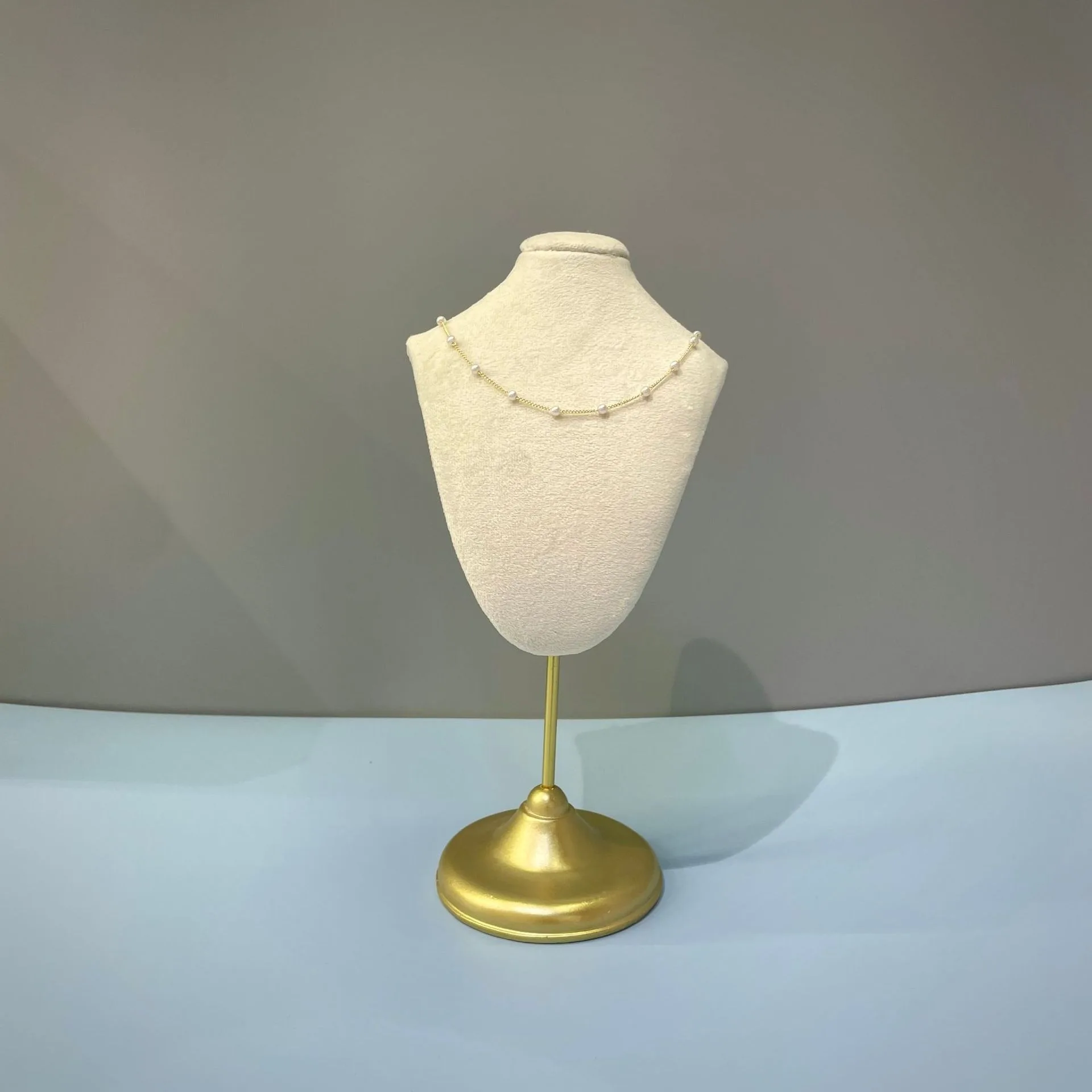 White Metal Velvet Jewelry Display Stand Wholesale Stand Necklace Jewelry Display Stand Show Case Jewellery Showcase
