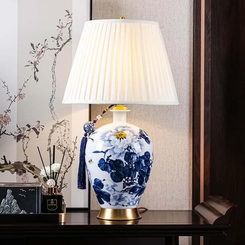 Wholesale Chinese  Blue and White Craft Ceramic Table Lamps For Living Room Hotel Bedroom