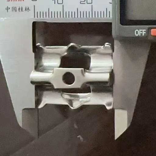 Stainless Steel Floor Clamps Easy Installation Black Spacer Clips for Wpc Decking Boards