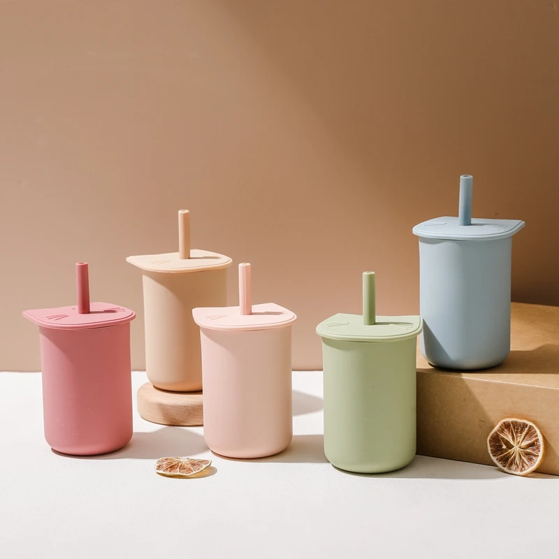 New Design 100% Food Grade Silicone Baby Sipping Cup Kids Baby Sippy Cup with Straw