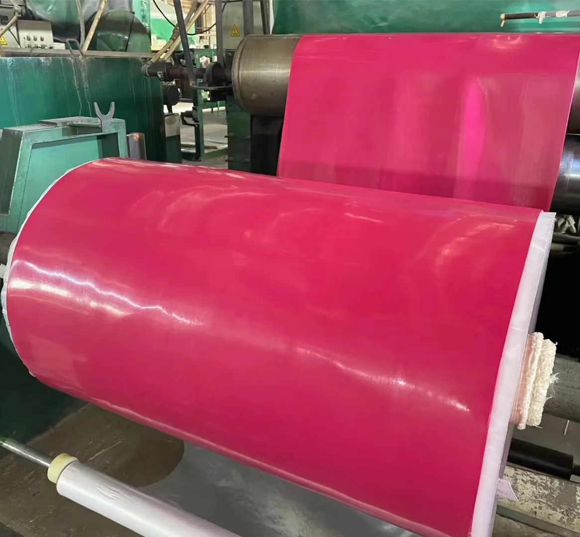 Высокоэластичные красные листы натурального каучука/резиновый