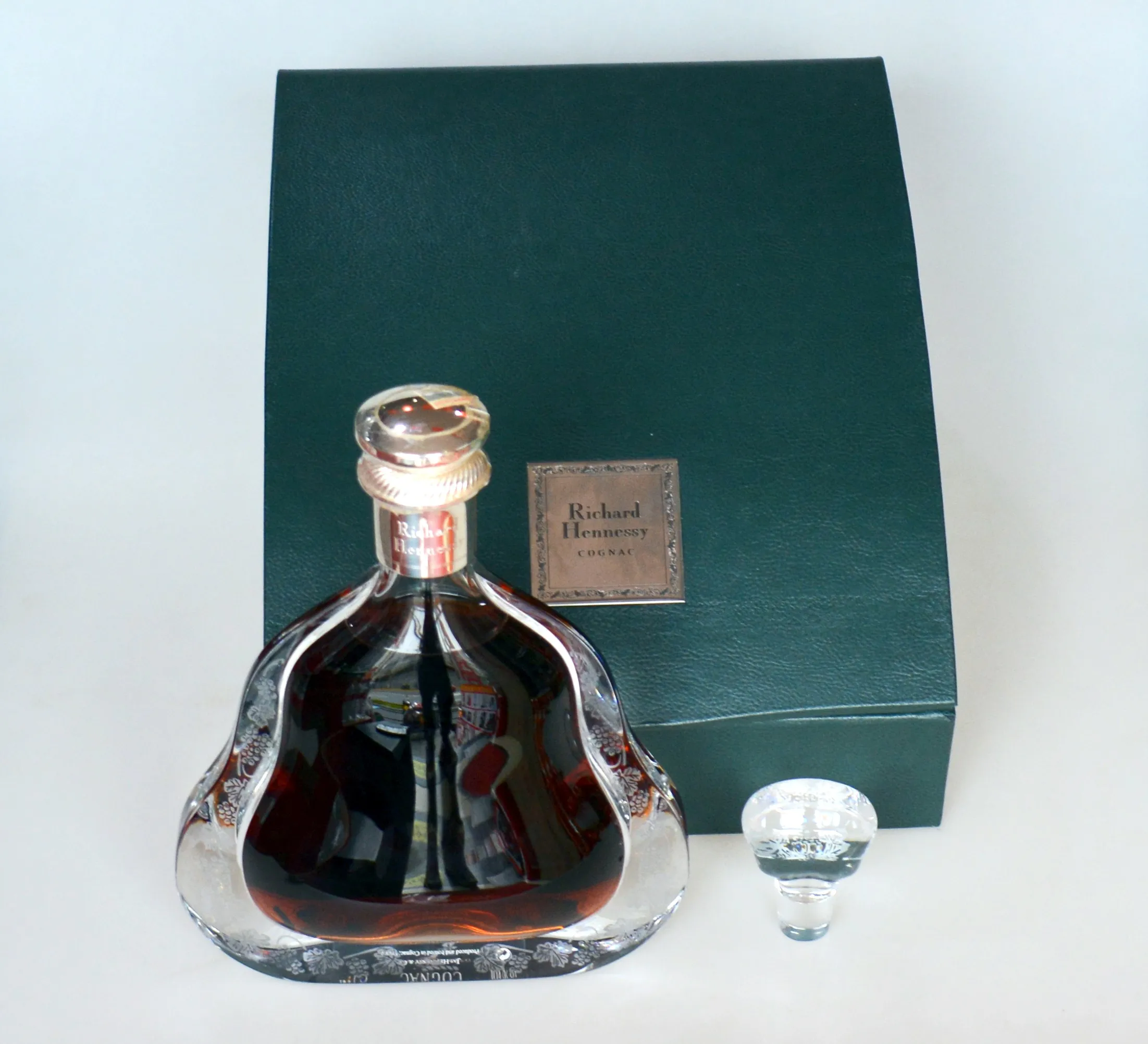 Wine Box for Wedding Ceremony with Corkscrew and Cardboard Packaging for Wine Glasses