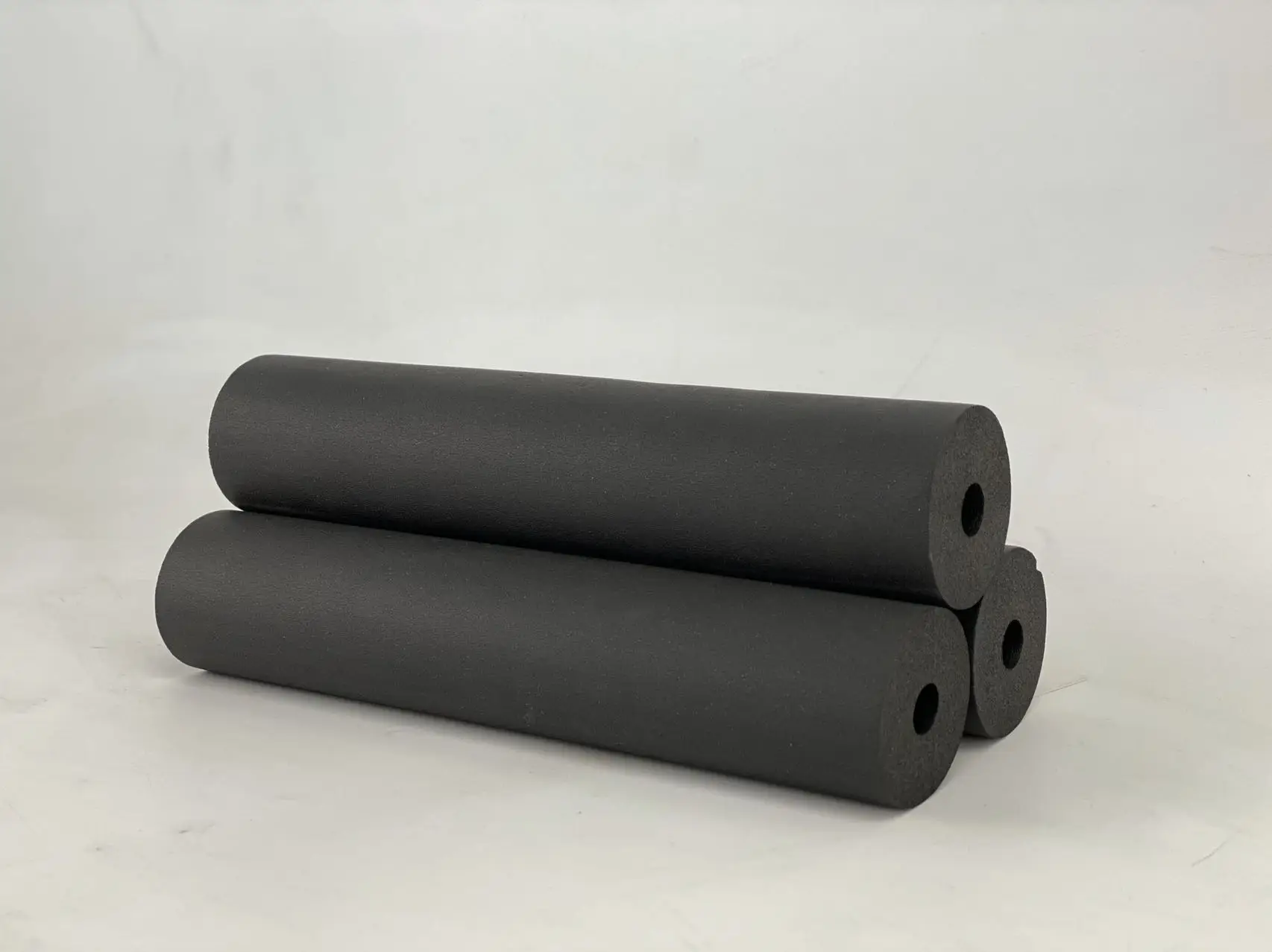 High Quality Black Closed-Cell Foam Rubber Insulation Tube for Hot Water Pipe in HVAC Systems