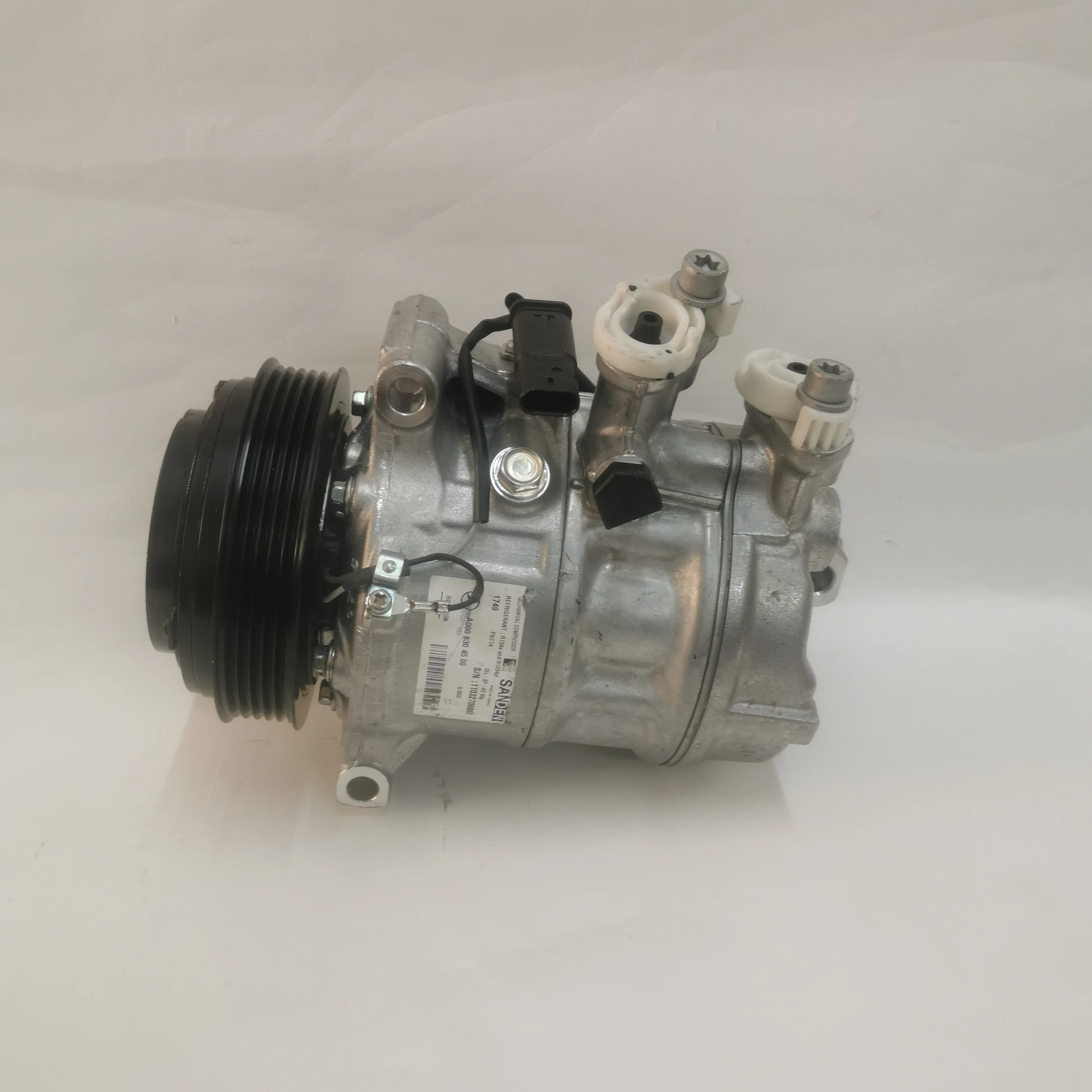 0008304500 A0008304500 Car ac compressor for Mercedes Benz