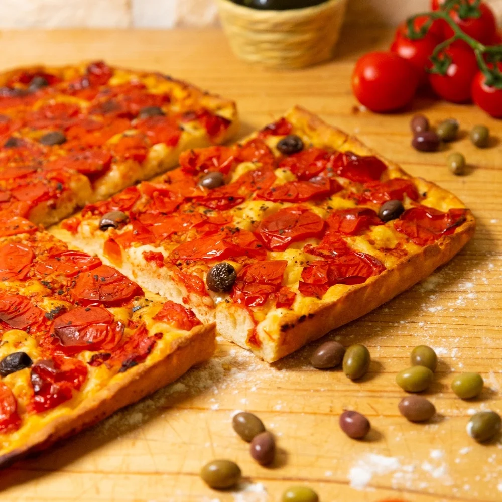 32 cm Readymade Crispy Vegan Cherry Tomatoes Olives Packed Flatbread Made in Italy for Restaurants Hotels Street Food and Horeca