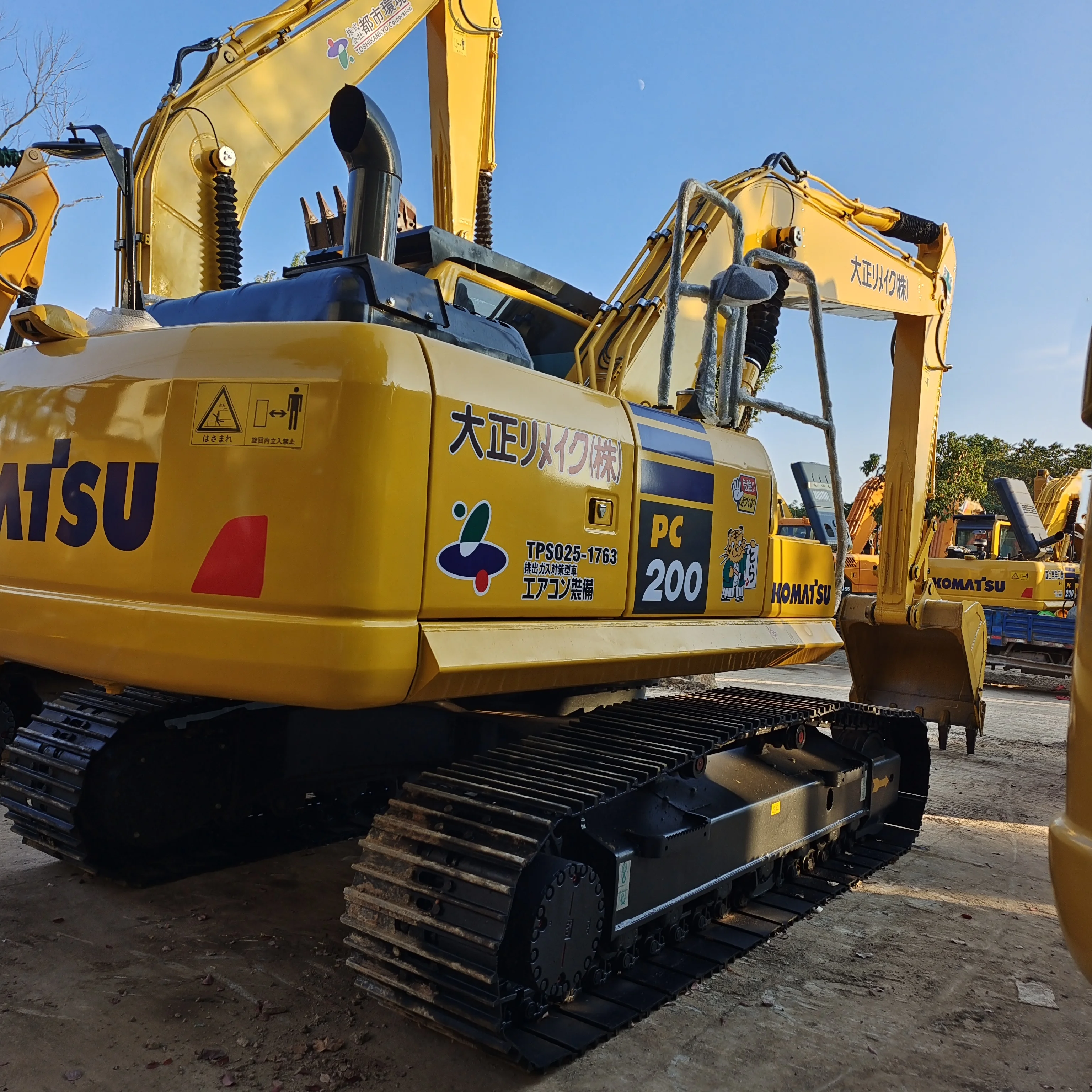 Хорошее состояние используется Komatsu экскаватор pc200-8 гидравлический гусеничный