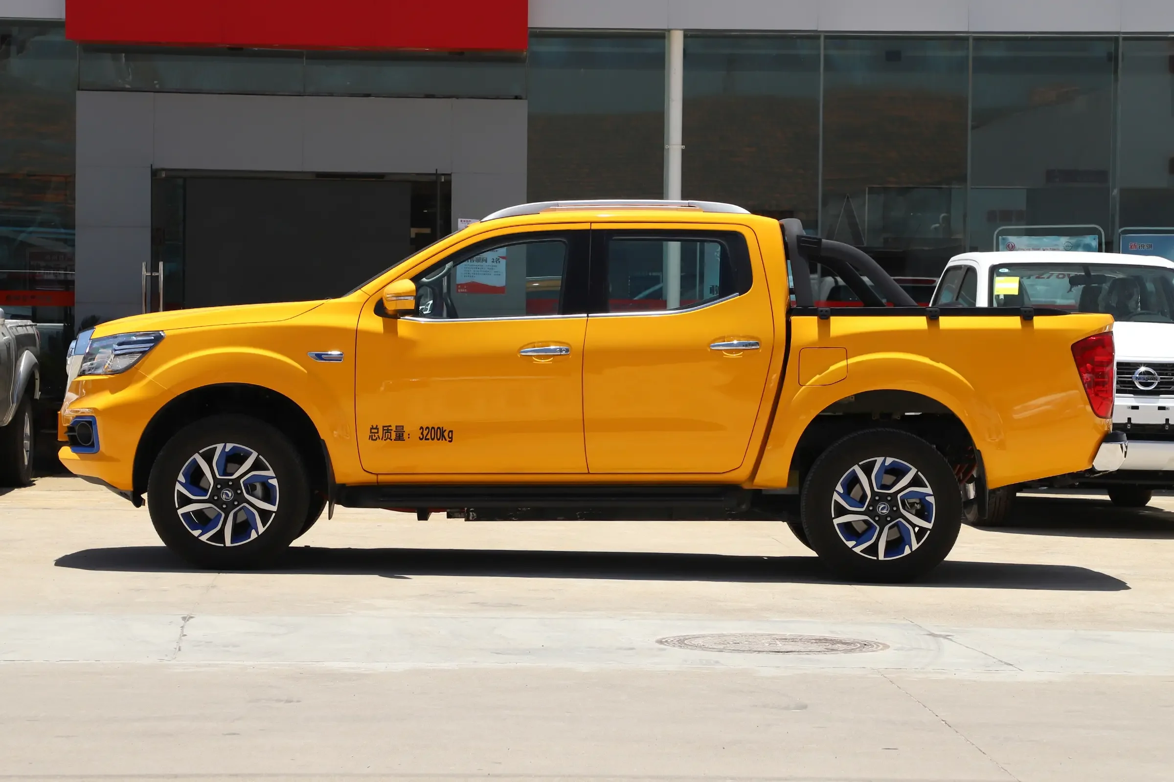 Good quality LHD new electric truck 4x4 electric cars dongfeng pickup truck