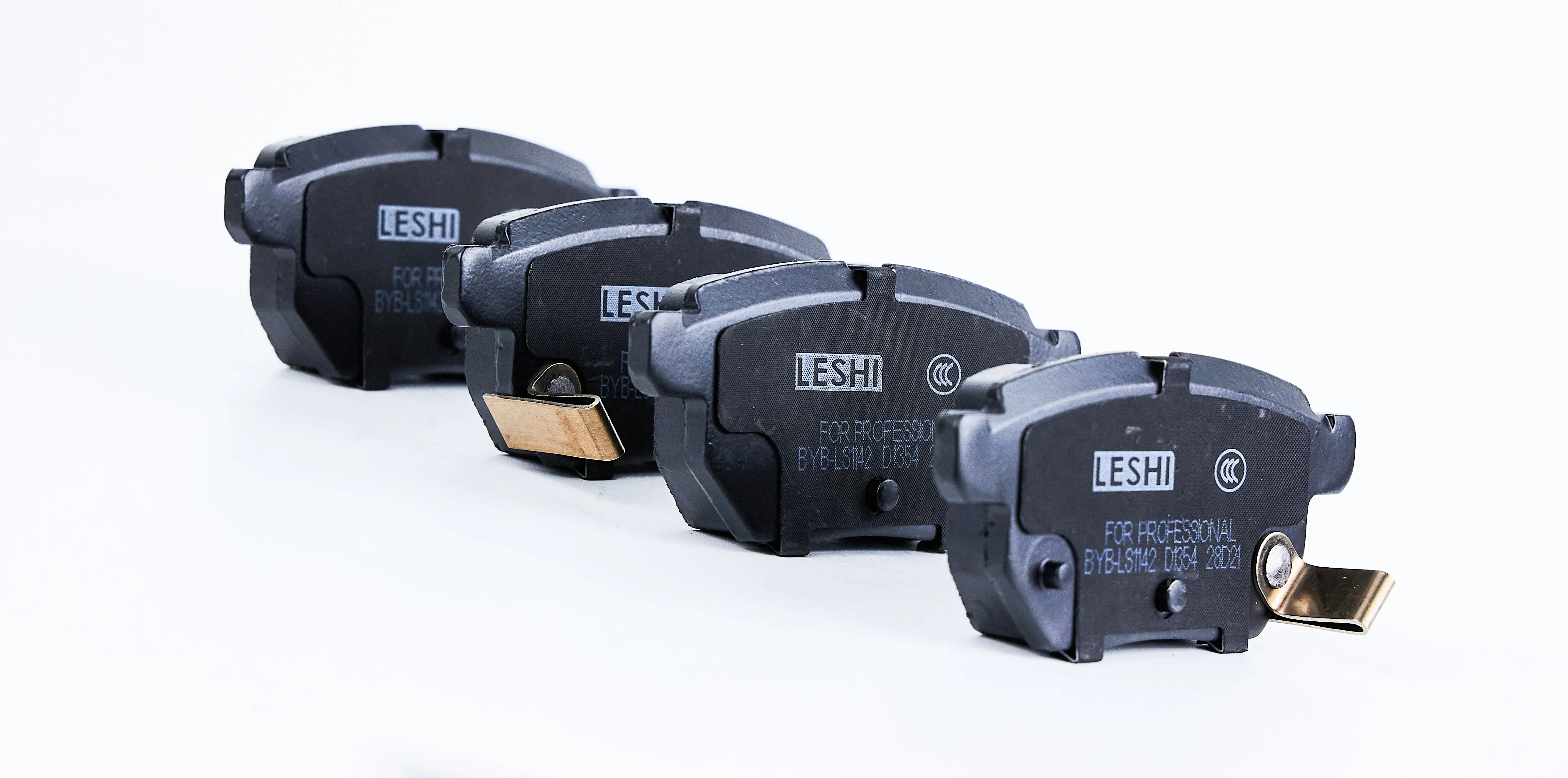 Low Noise Low Dust Metal Ceramic Auto Brake Systems Brake Pads For HAVAL JOLION Nissan Toyota Honda Audi Lexus Ford Mazda