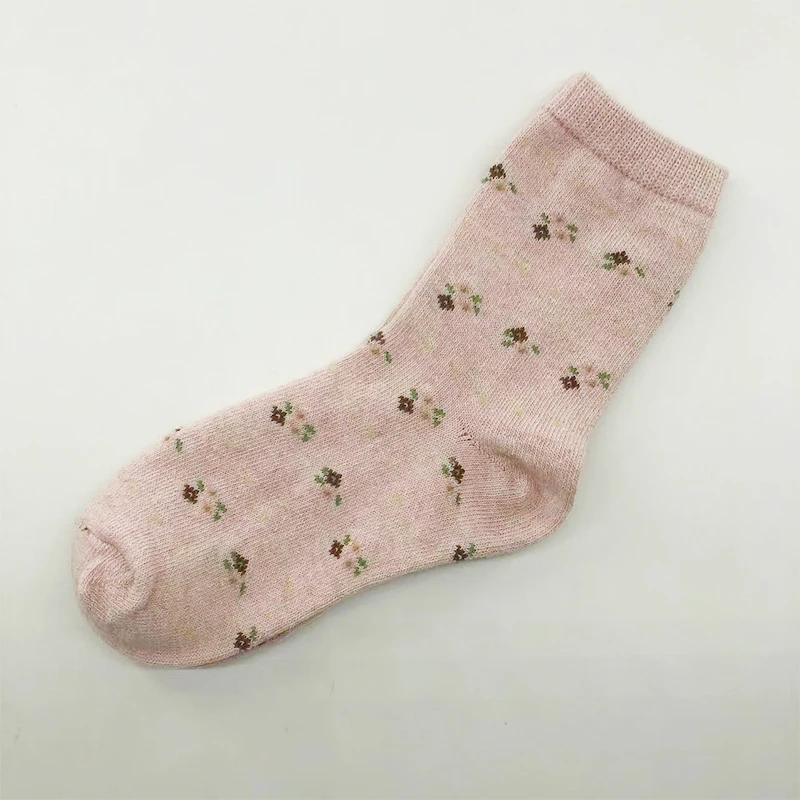 Custom design OEM Ladies Winter Warm High-Content Wool Socks Knitted Crew Socks For Women  DailyWear