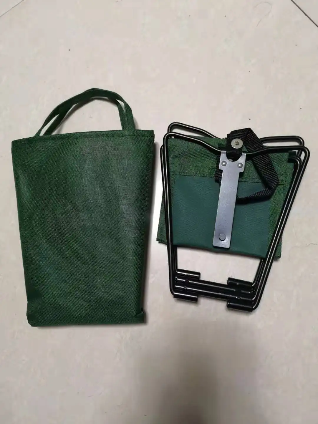 Popular wholesale custom light and durable leisure outdoor travel beach fishing folding camping chair with bag