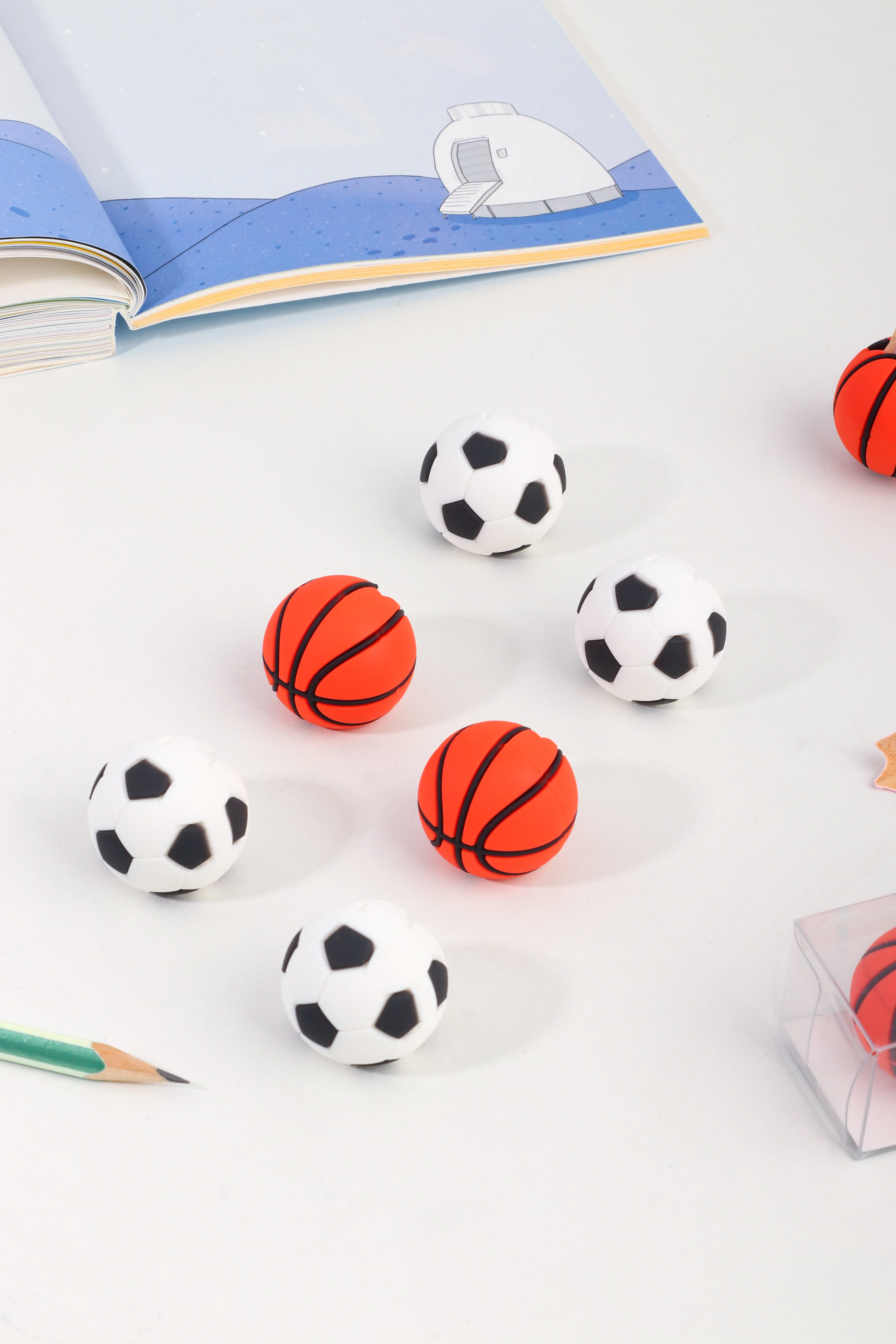 Cartoon cute  shaped rubber creative student portable PET box 3D pencil sharpener papeleria kawaii exercise plan