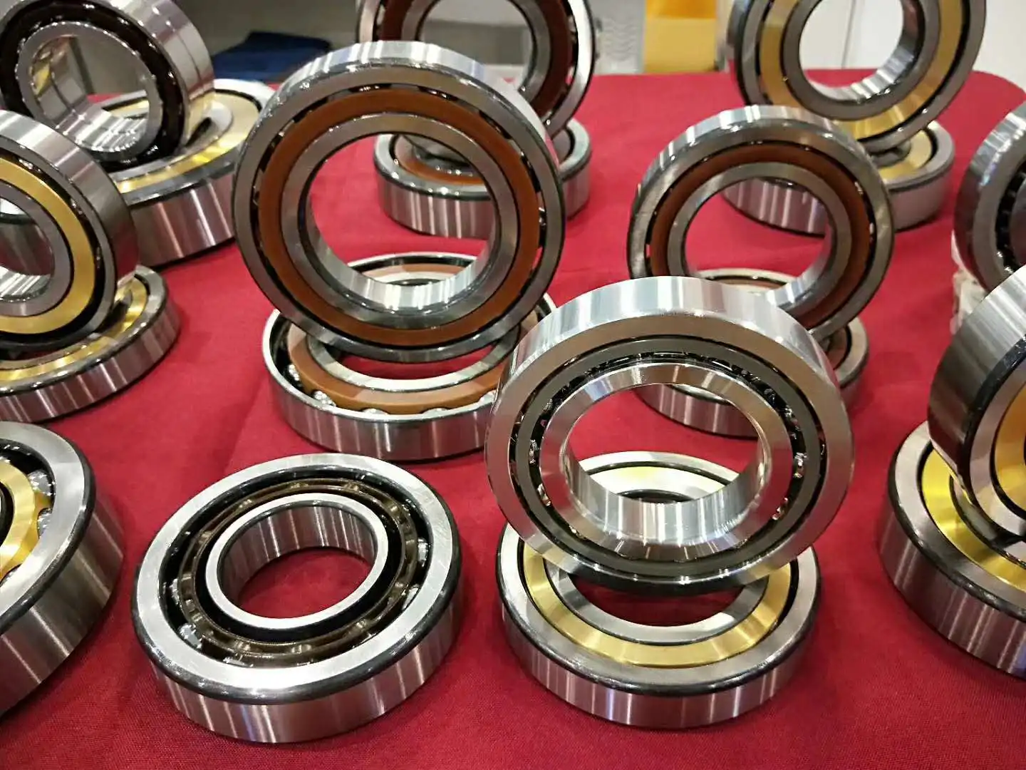 China Manufacturer 7014 7013 7012 7011 7010 7009 7008 7006 7007 7210 7005 7213 2RS Angular Contact Ball Bearing