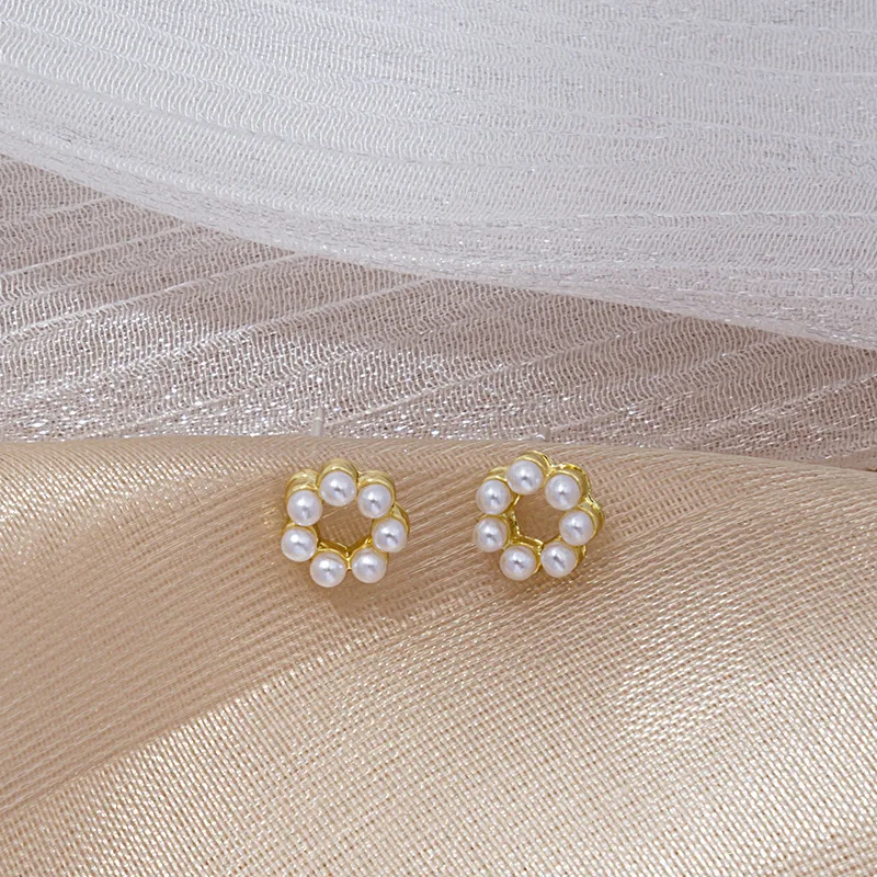 
fashion trendy pearl circle minimalist stud earings 