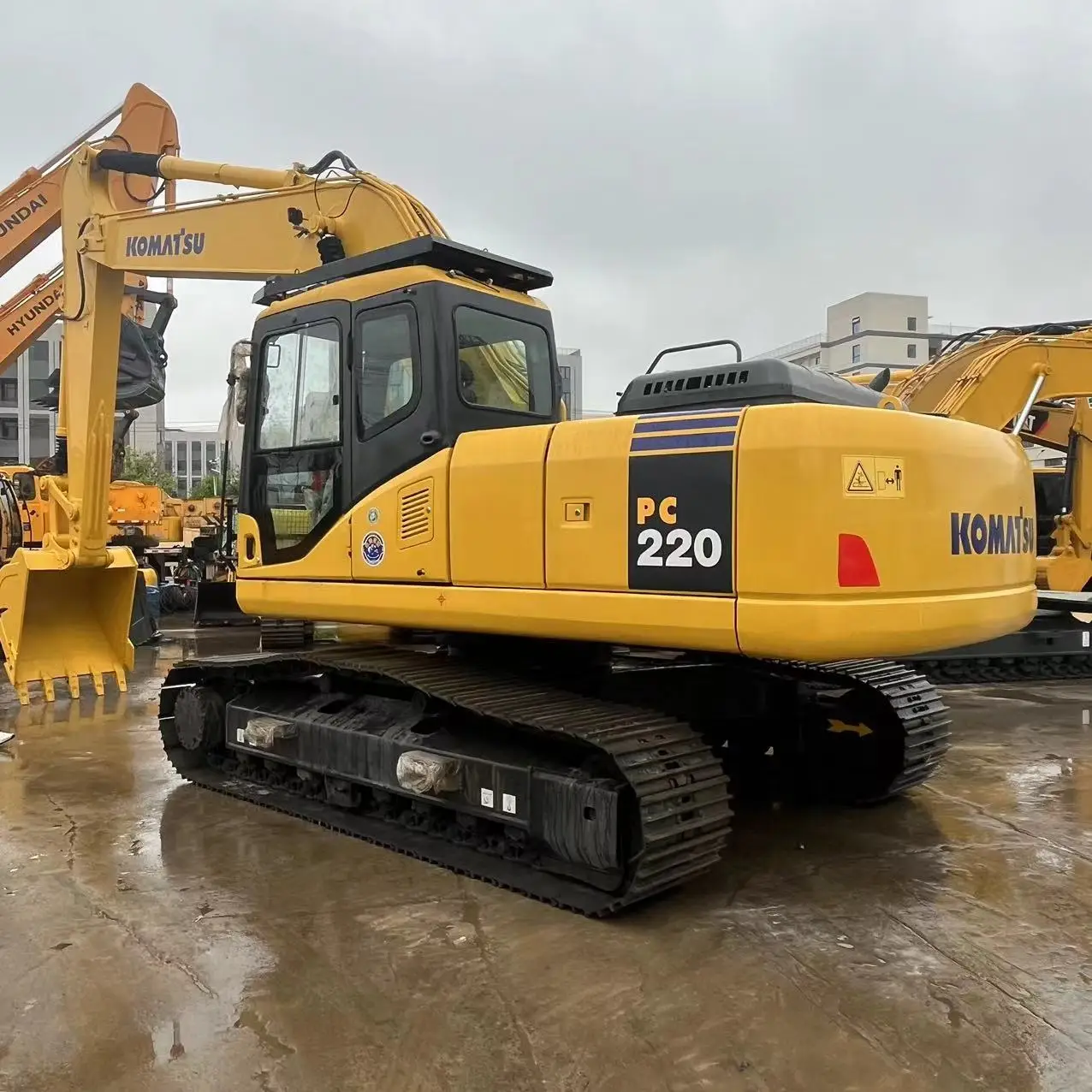 High performance used Komatsu PC220-7 efficient construction machine ,22ton hydraulic crawler excavator Japan for sale