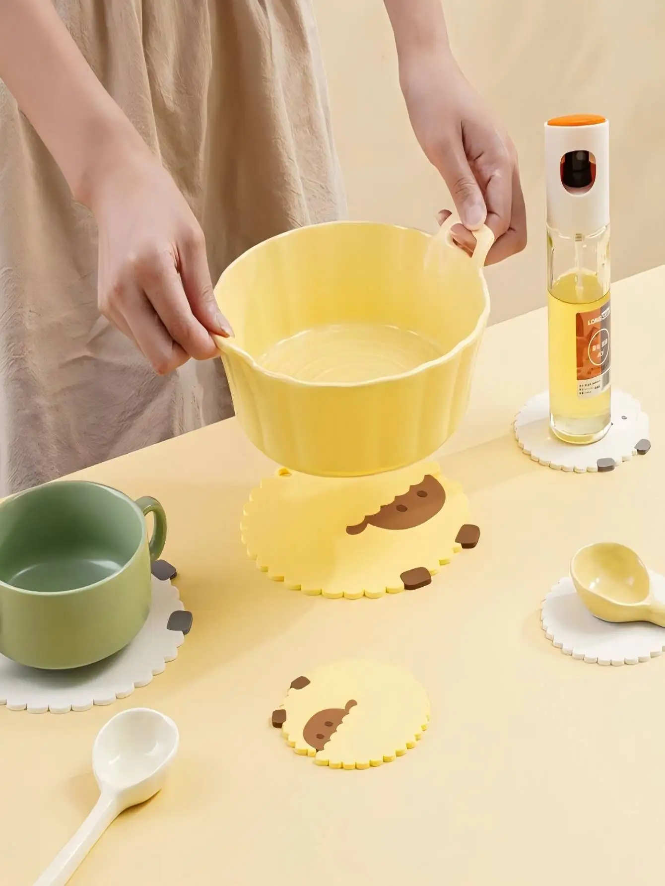 Soft Silicone Cartoon Place Mat Non-Slip Hot Pot Coaster for Tea & Coffee Oil-Proof Mats & Pads