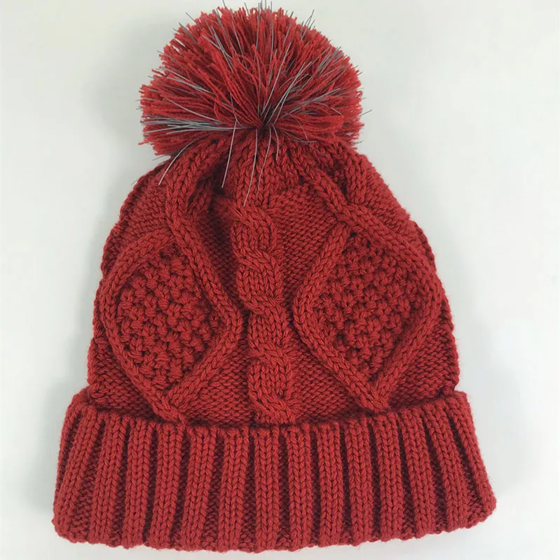 OEKOTEX Certificate AZO Free Cozy Chunky Cable Knit Hat for Women with Reflective Pompom
