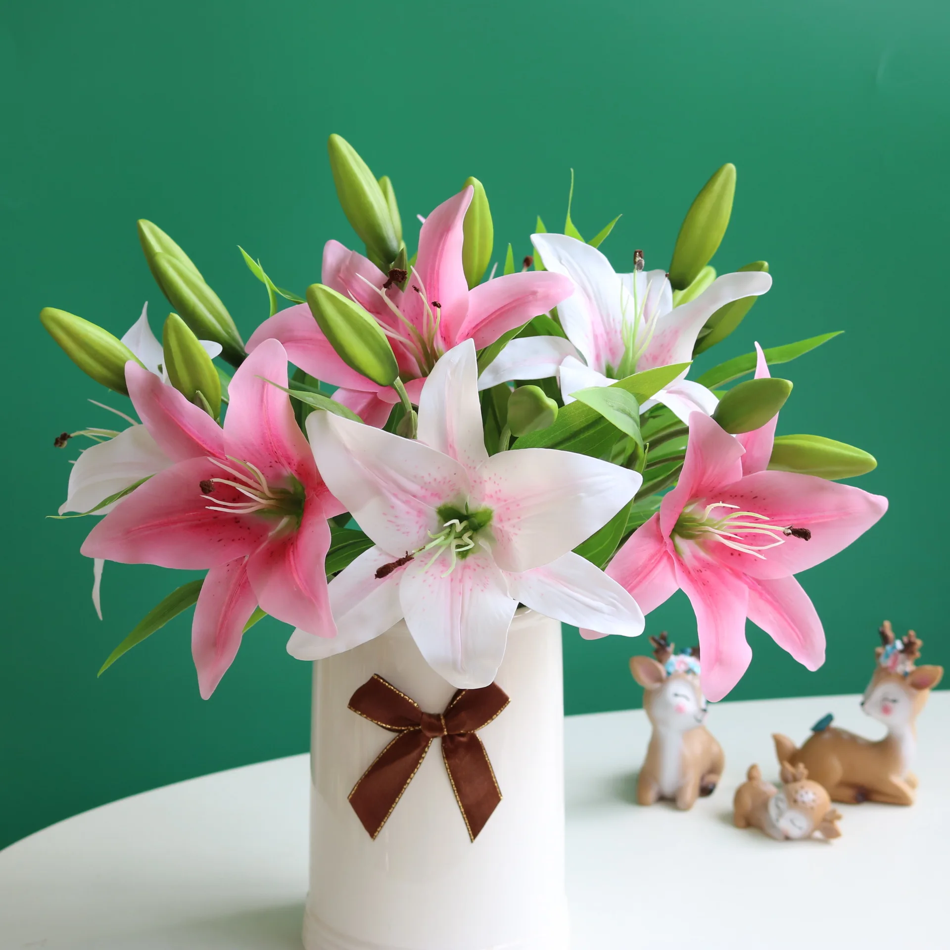 Single 3-head film feel short rod lily simulation flower plastic flower wedding decoration flower wholesale
