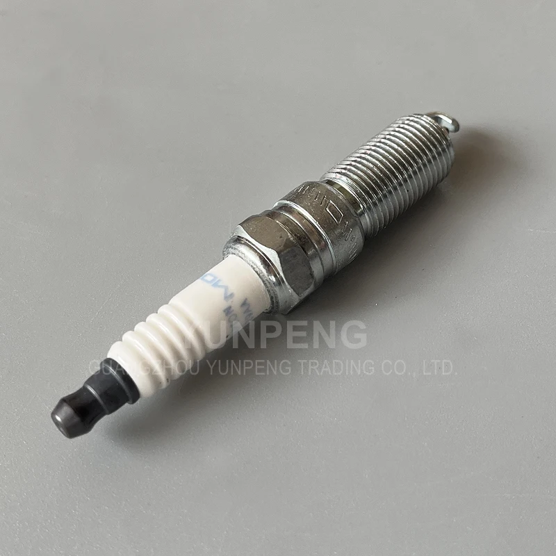 68303929AA Original Spark Plug For 00-06 Chrysler 300 Concorde Sebring 2.7 3.5 SP0RE10PM5