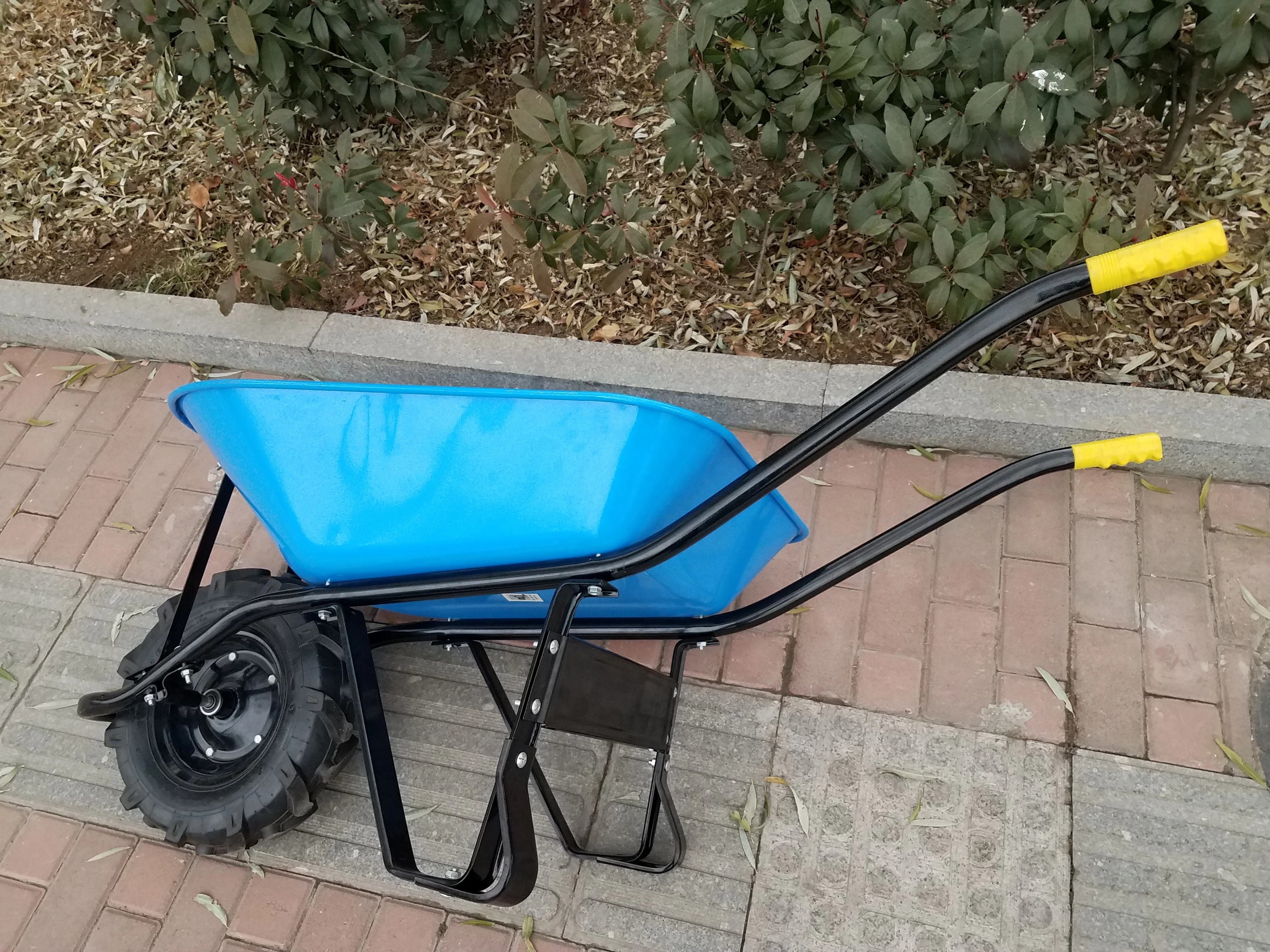 South Amecian Carretilla  Truper model wheelbarrow 5 cuft