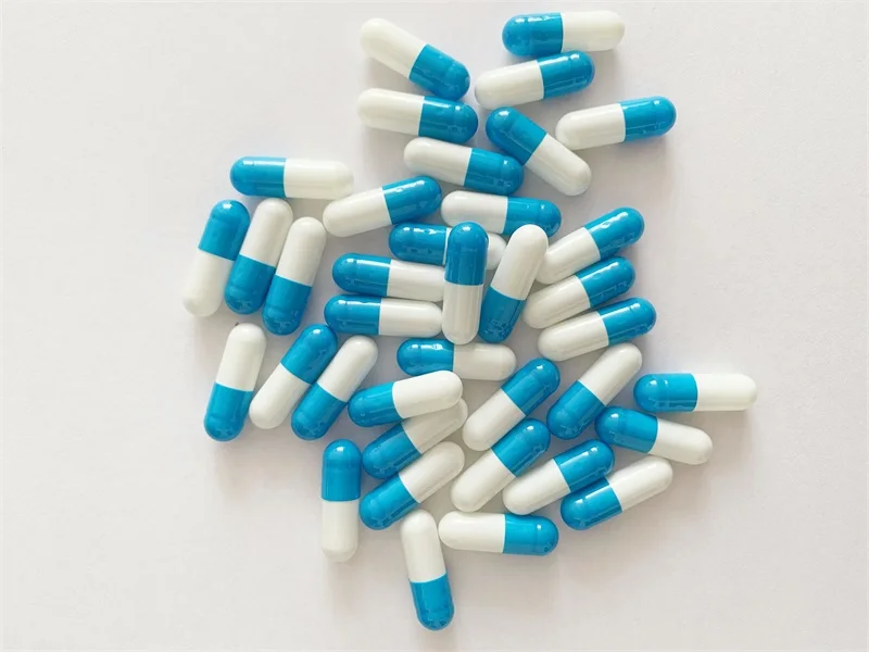 The empty gelatin capsule of the drug container is transparent and customized