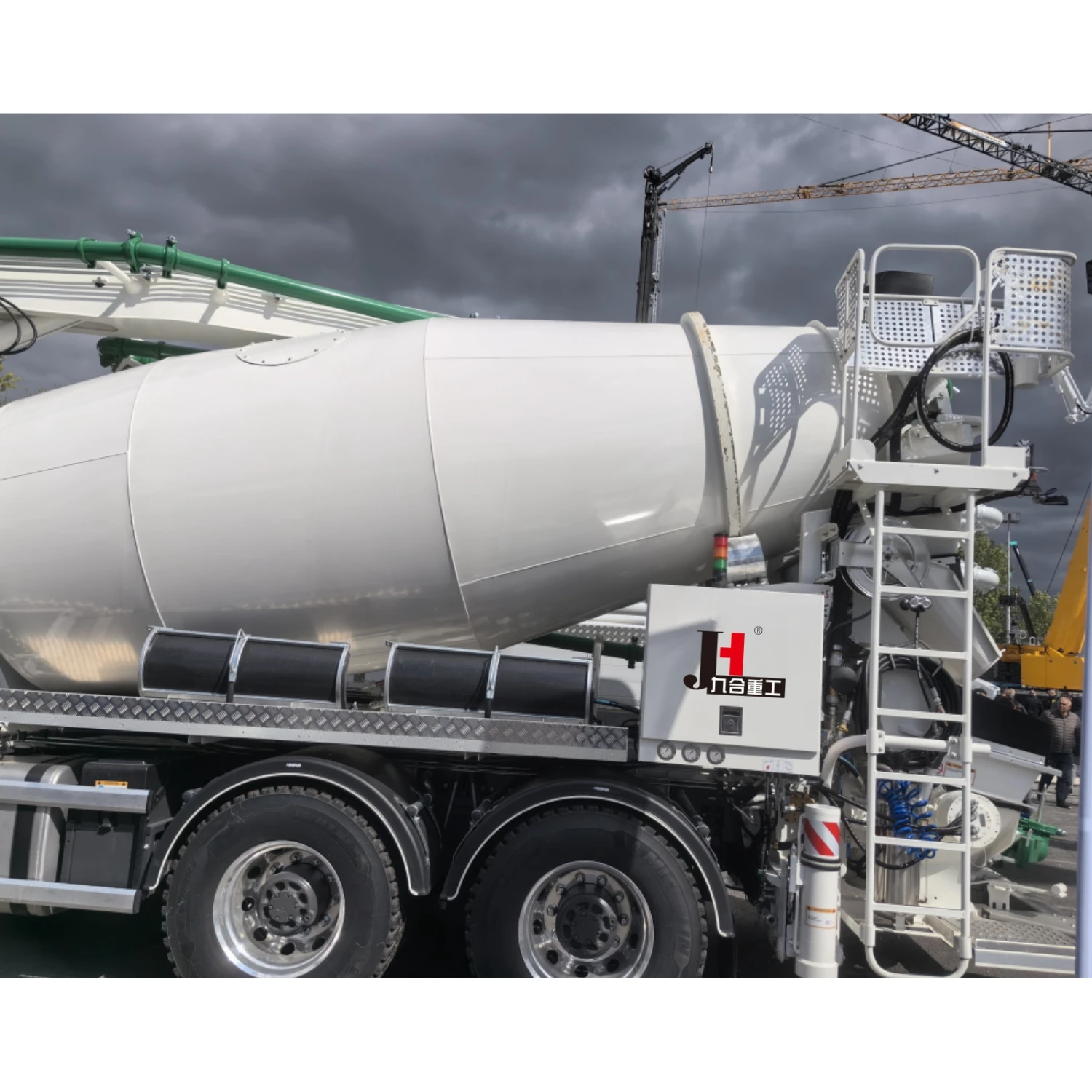 China Factory JIUHE New Product 28m Truck Mixer Pump 8 Cubic Meters Concrete Mixer Truck With Pump