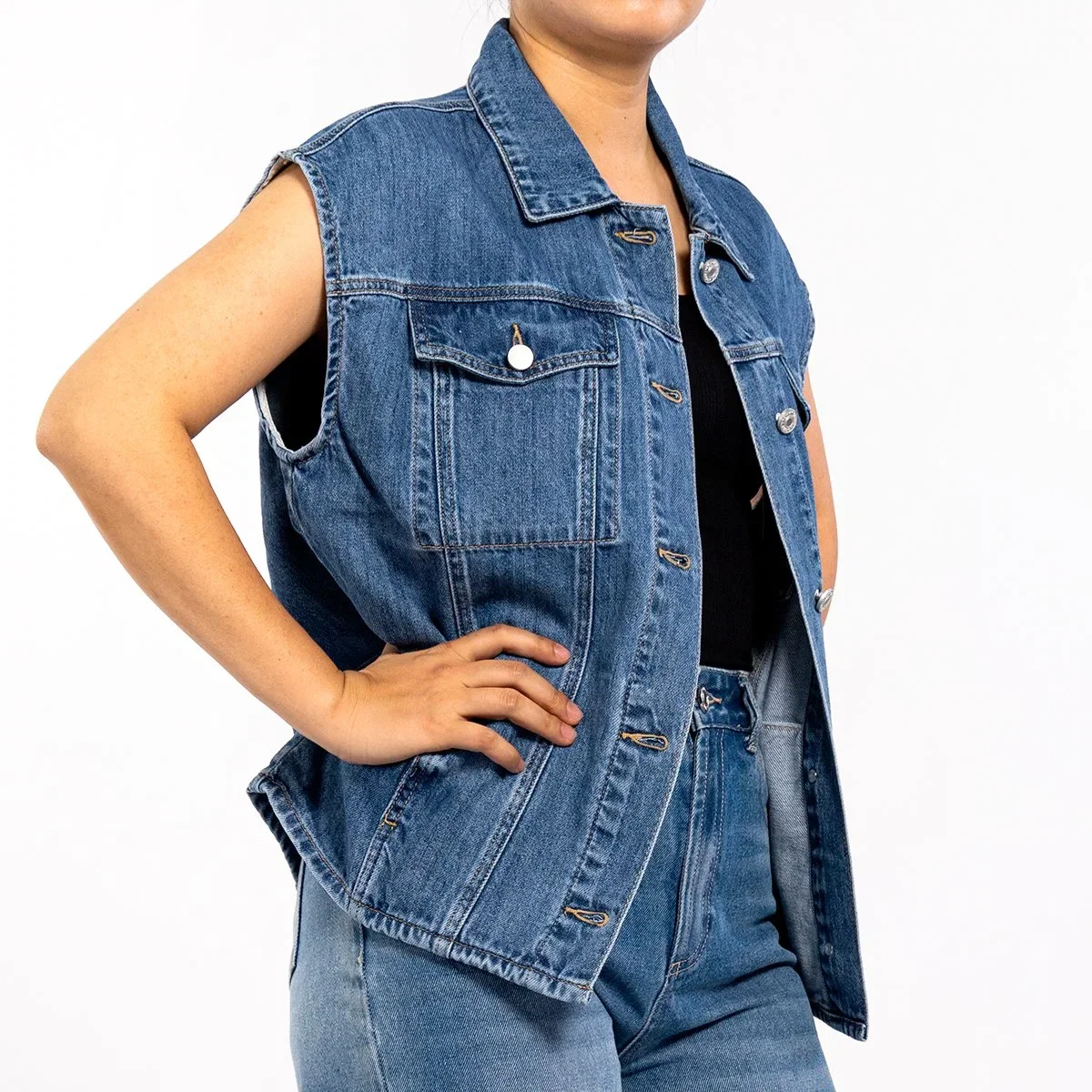 Custom Fashion Casual Dark Blue Denim Sleeveless Vest Jacket for Women With Pockets Ladies Denim Jacket