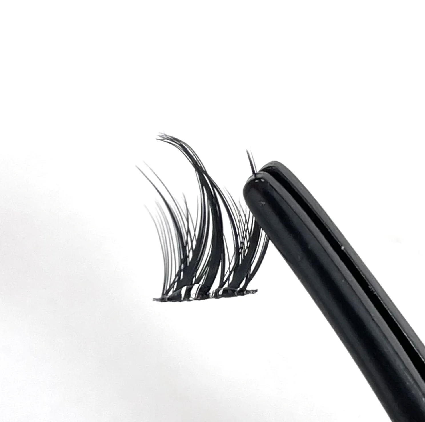 Wholesale Glue-based Superfine Band Diy Pre Cut Segment Eye Lashes C D Curl 3D Cluster Eyelash Diy Lash Extension Kit