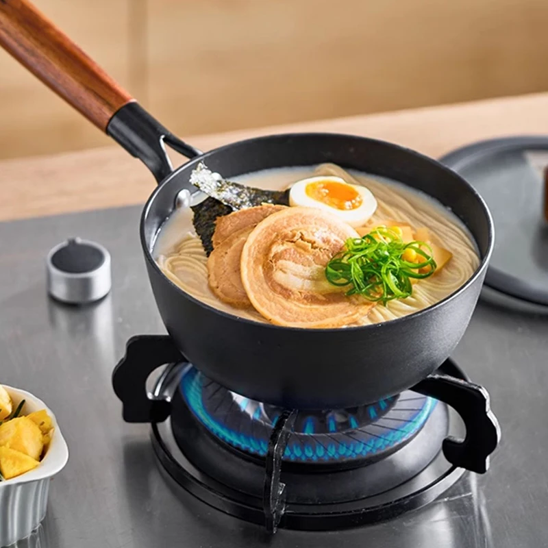 Factory Direct Cast Iron Pan Non-Stick Chinese Wok pan Modern Design Skillet with Glass Lid Reusable and Practical