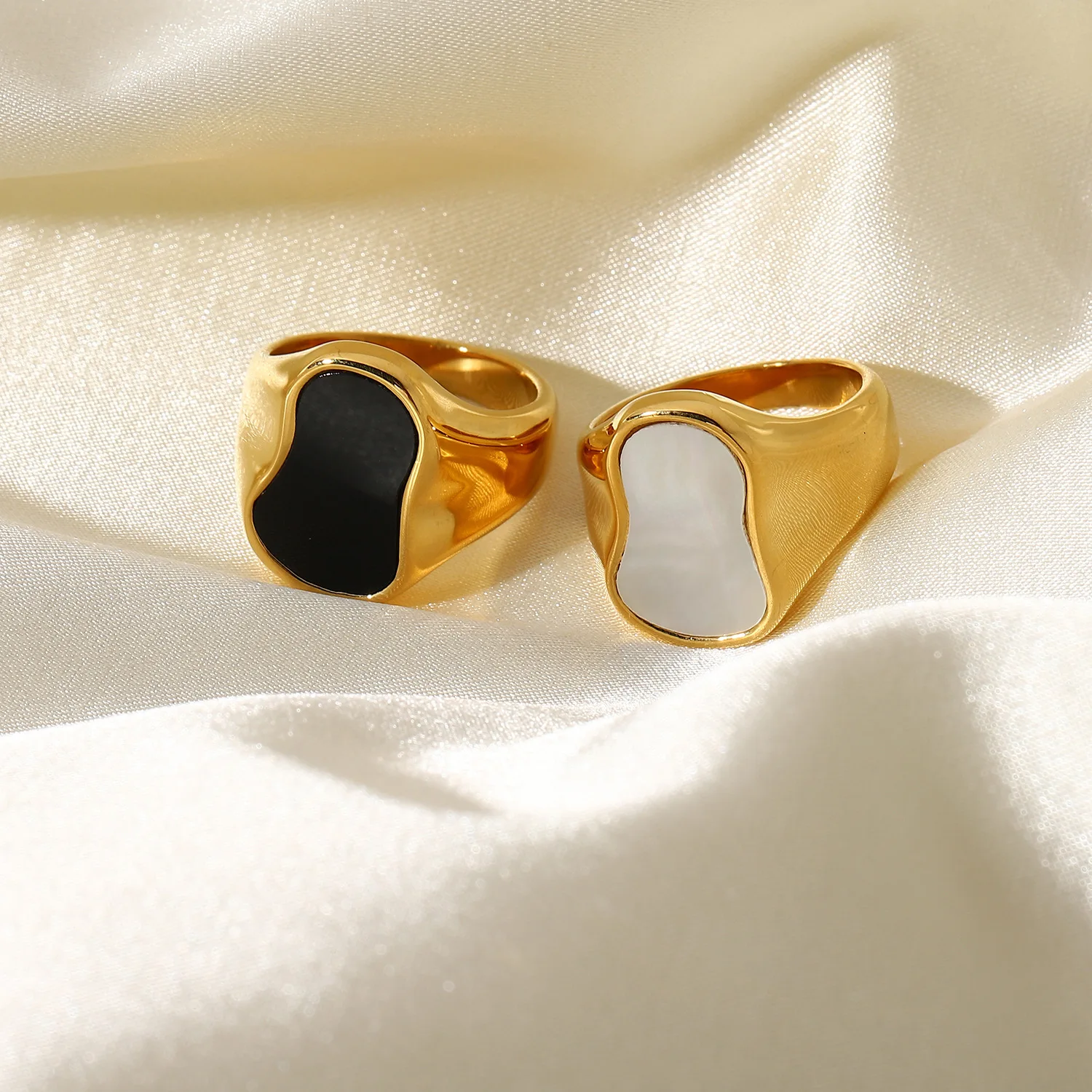 New Trendy Cute jewelry gold plated vintage  thick gold rings Stainless Steel Black White Fritillaria Shell Gourd Shaped Rings