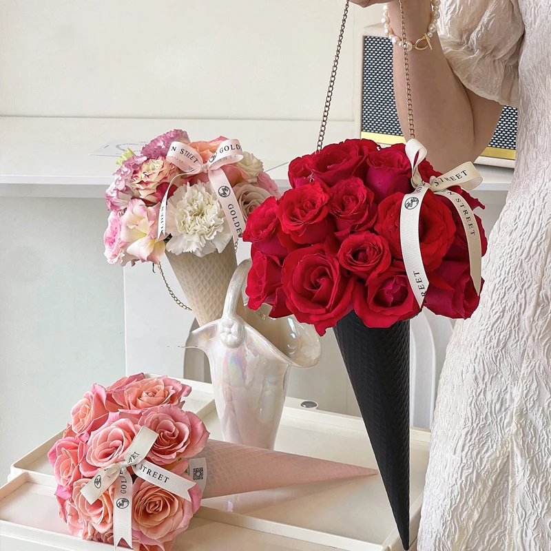 Ice cream cone shape flower box small portable hand hold hanging rose flower bouquet florist floral flower packaging with handle