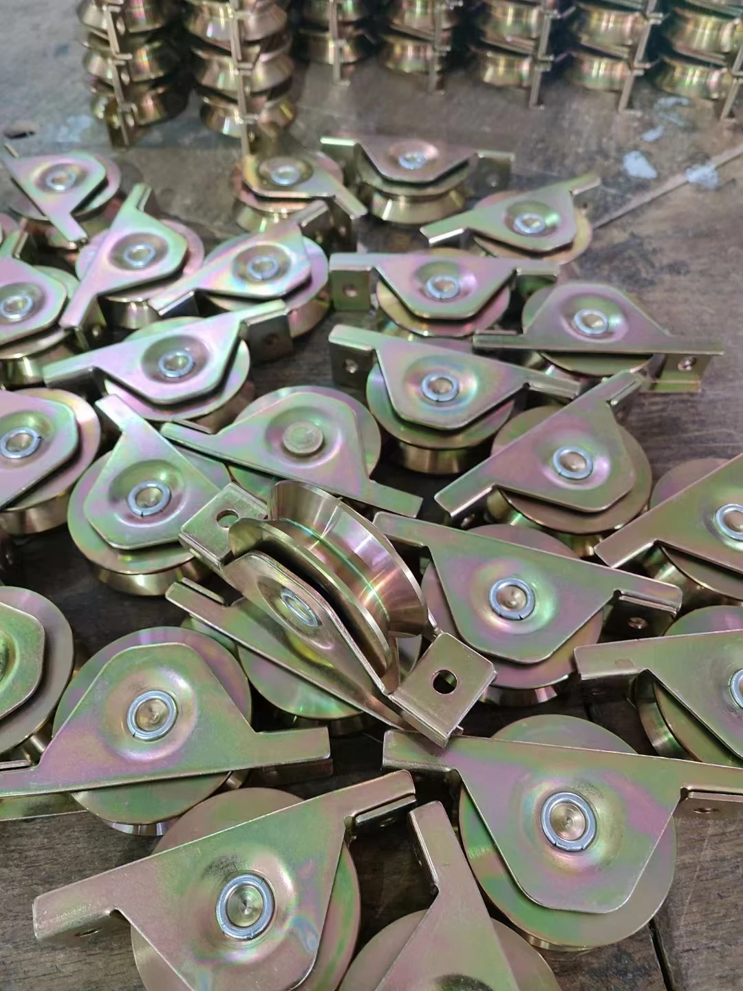 V groove Sliding Gate Wheel Roller with Internal mounting Support bracket