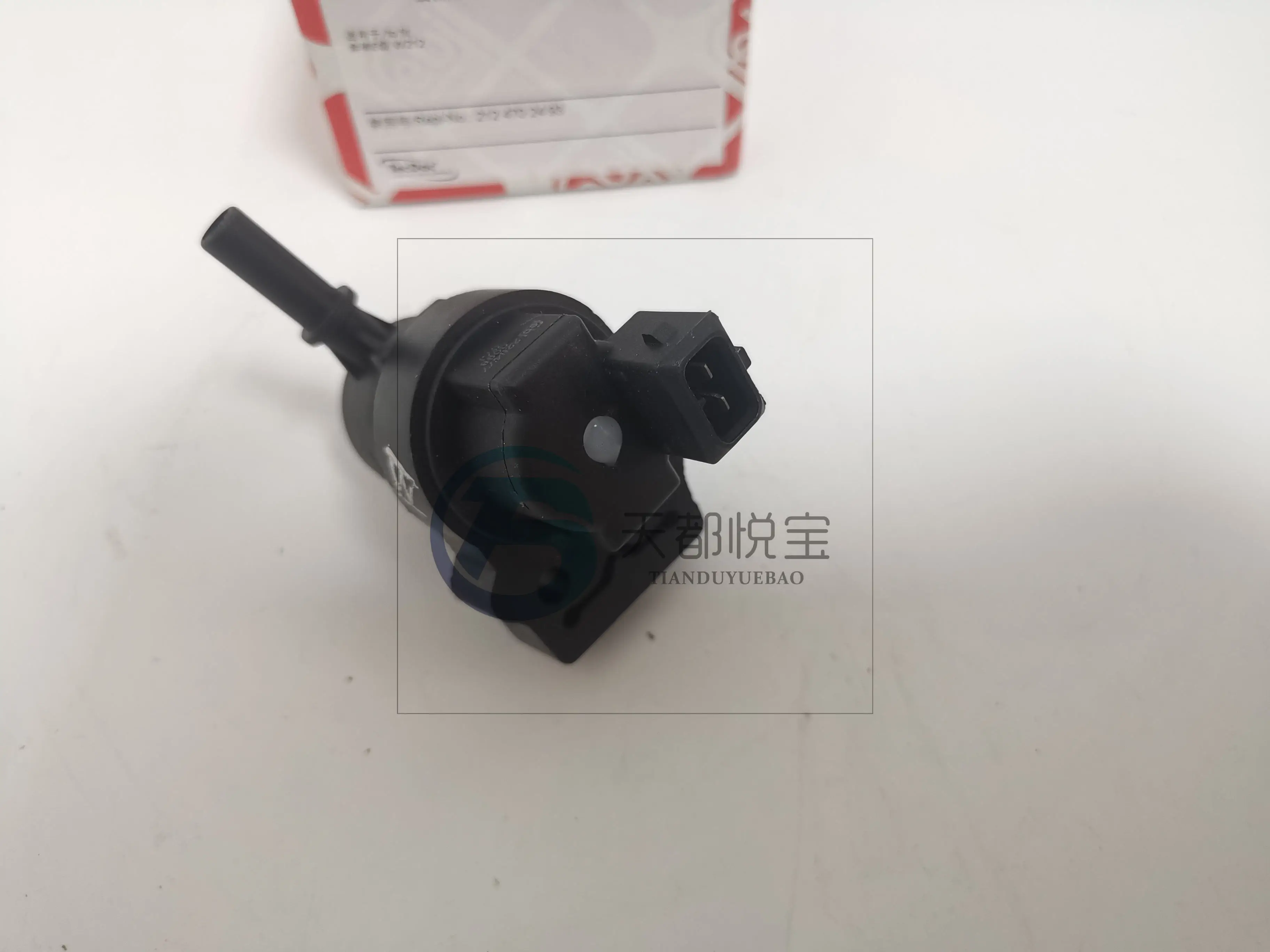 Hot Selling Car Engine Solenoid Valve Vapor Canister Purge Valve Oem 2124702493 For Mercedes Benz W212 Ml350