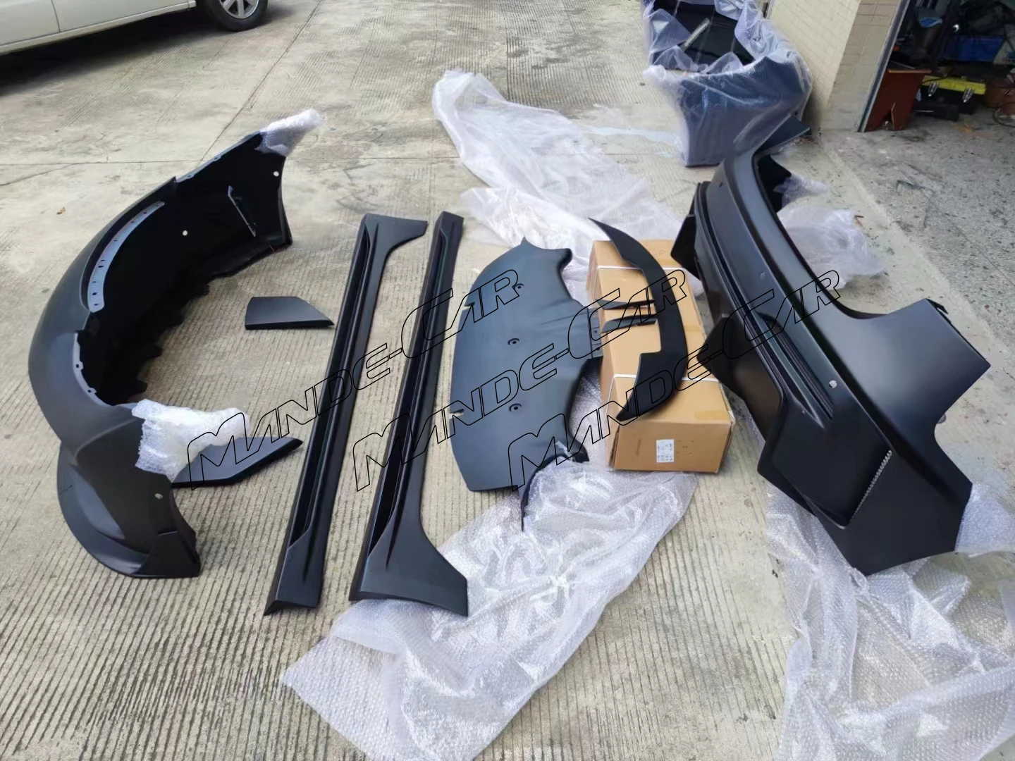 Auto Car Front Bumper Side Skirt Rear Bumper Body Kits for Tesla Model 3 Fiber Glass Carbon Fiber Material Accessories