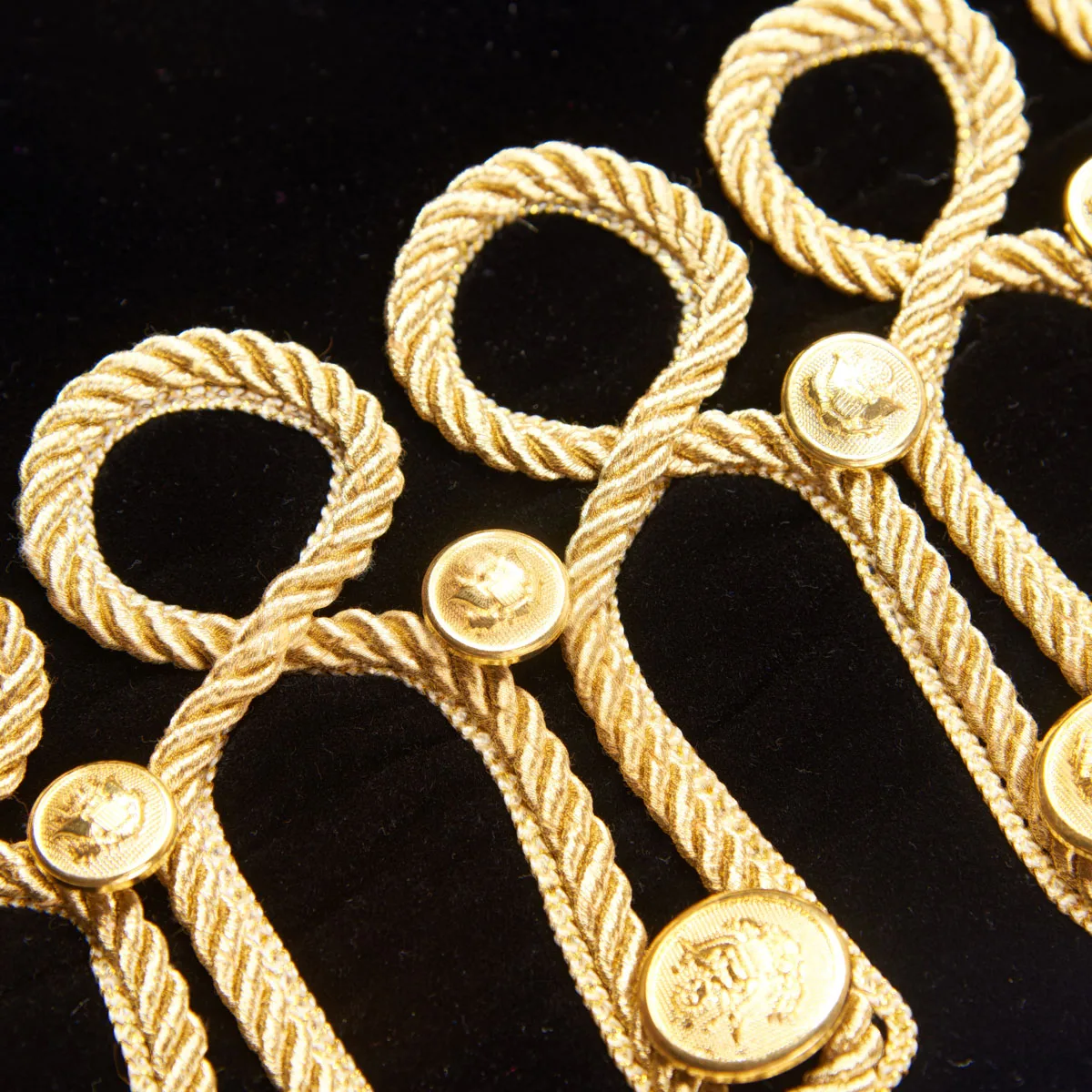 
PYJTRL Men Handmade Black Retro Blazer Gold Embroidery Velvet DJ Singers Nightclub Costume Stylish Suit Jacket Stage Wear 