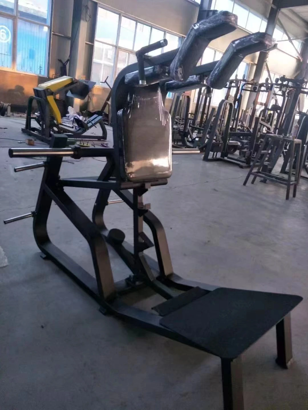Chinese Super squat Land Fitness Commercial Gym Equipment Sports Strength Exercise Equipment Cheap