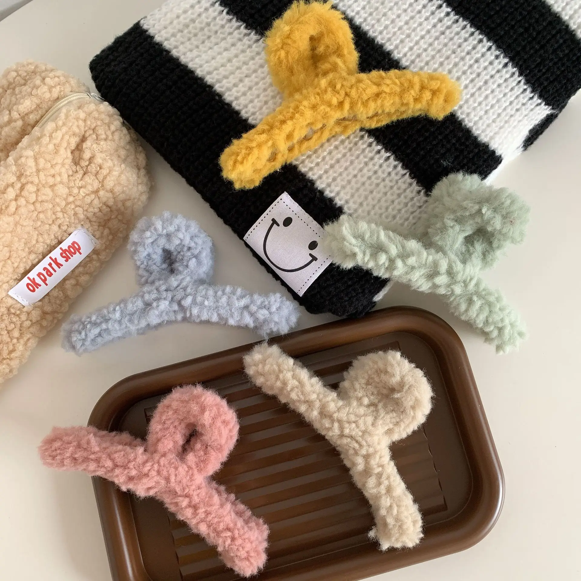 GIRLIZE Korean Women Winter Lambs Wool Faux Fur Fluffy Fuzzy Plush Large Plastic Hair Claw Clip Duckbil Clip For Thick Hair 13cm