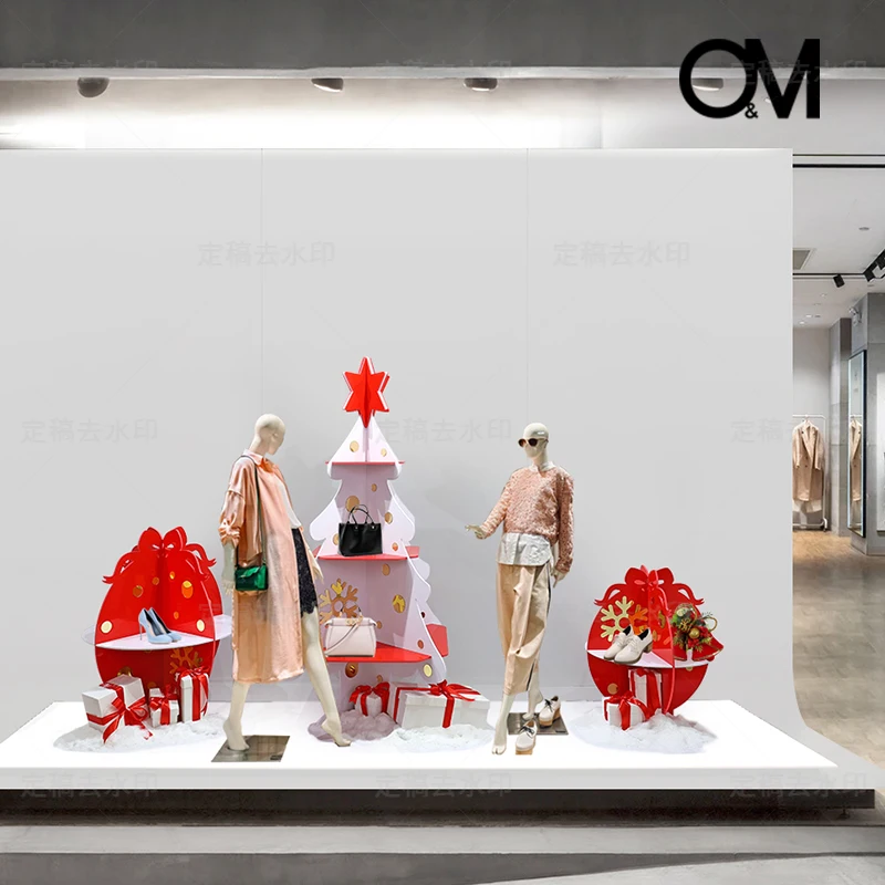 O&M Display Design Gold red and white three-dimensional Christmas tree display stand