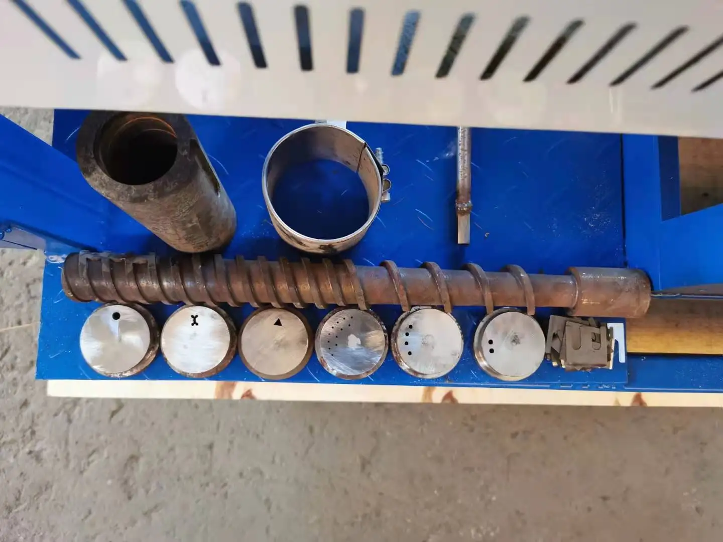 Commercial Fish Feed Pellet Making Machine Price Floating Fish Feed Extruder Machine